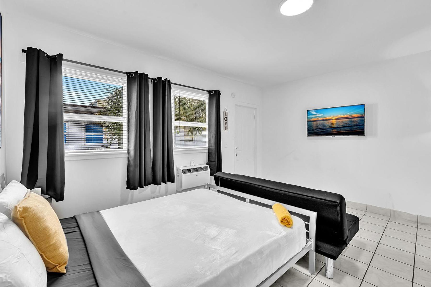 Luxury Young Circle & Blvd Apartment