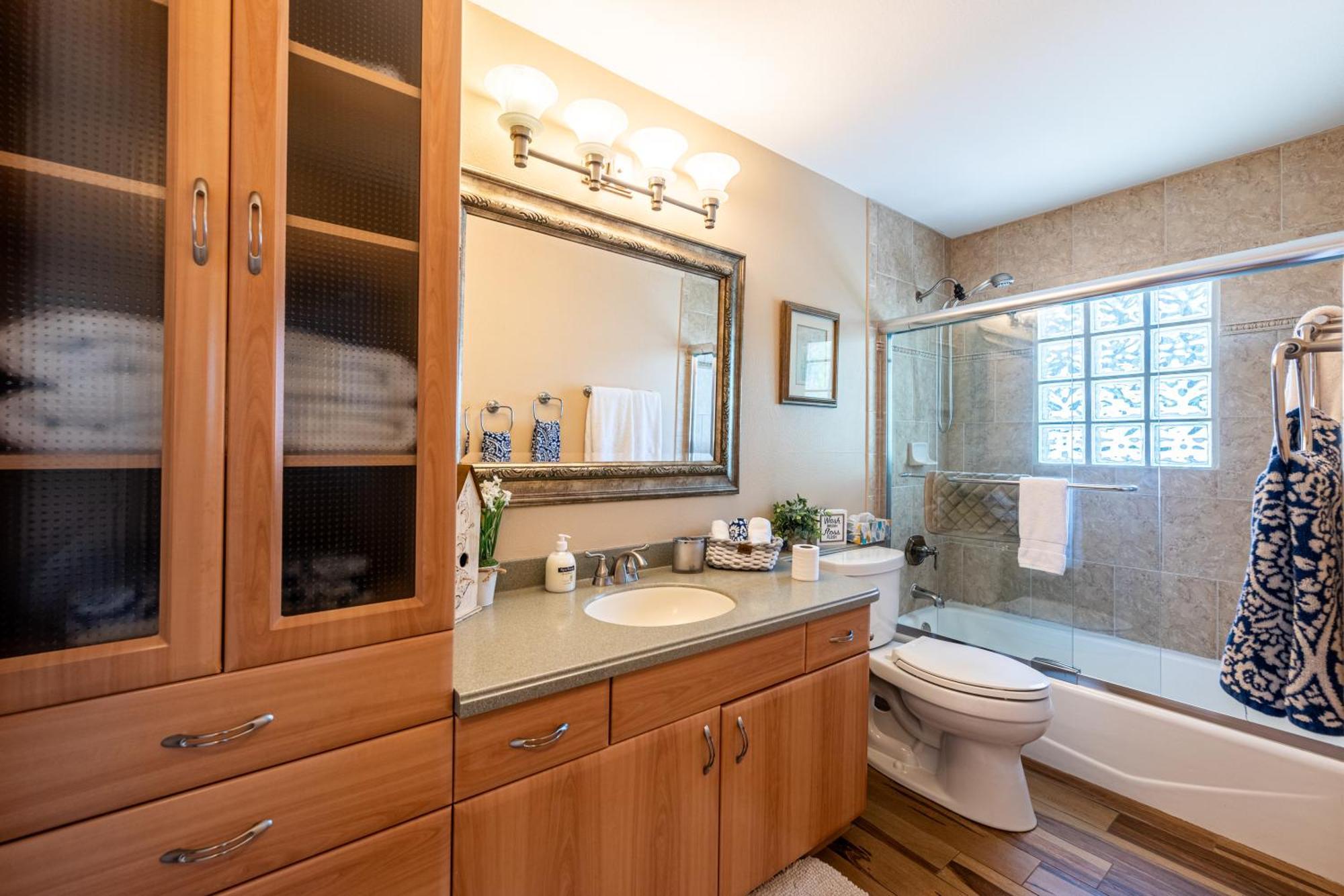 The Farm House! Spacious Private Pool With Grill And Fully Stocked Kitchen! Holiday home