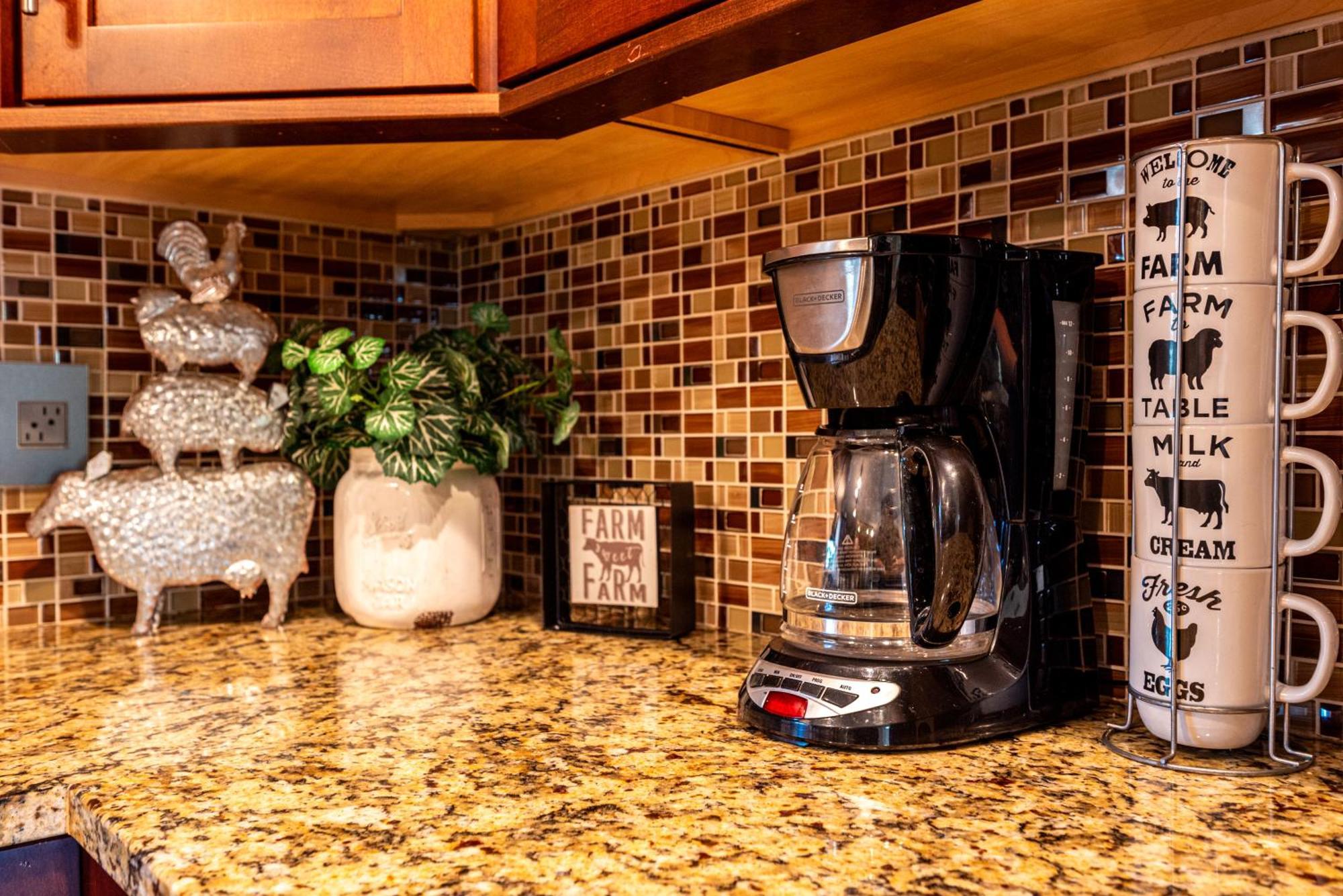 Holiday home The Farm House! Spacious Private Pool With Grill And Fully Stocked Kitchen! Bradenton