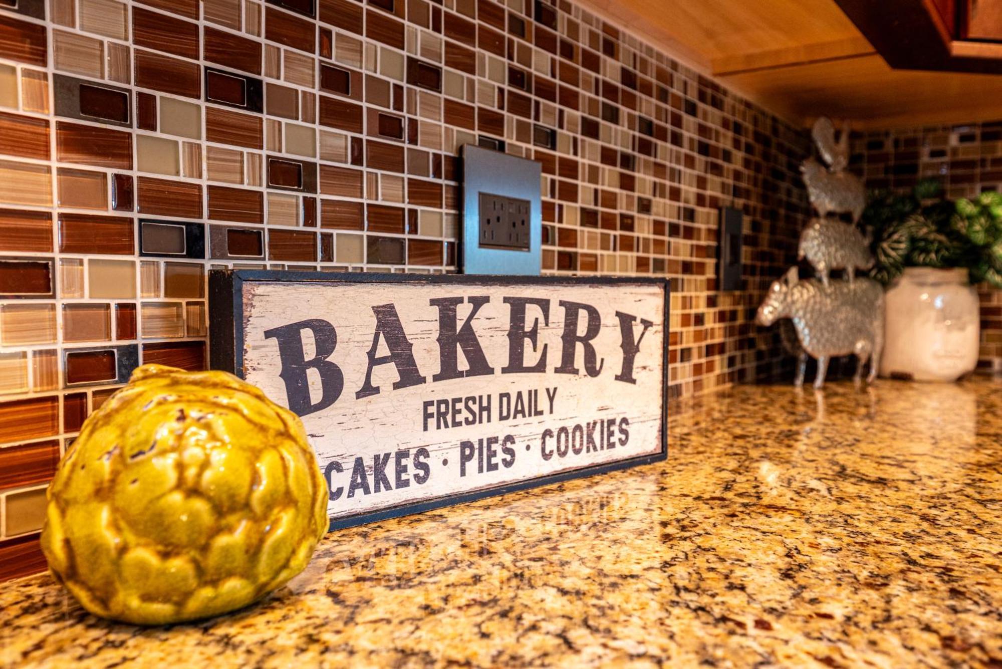 The Farm House! Spacious Private Pool With Grill And Fully Stocked Kitchen! * Bradenton