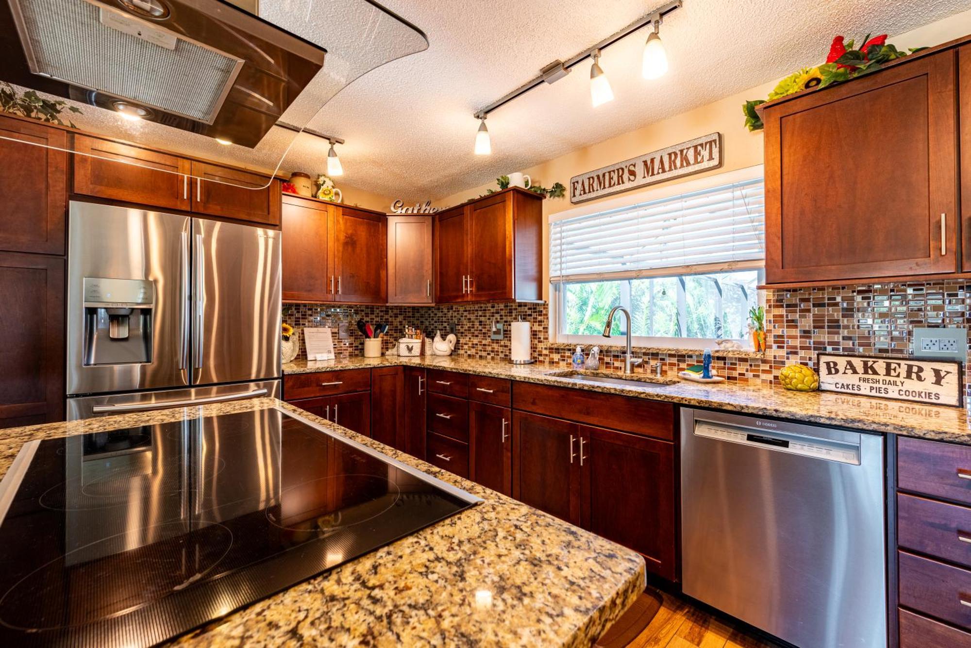 Holiday home The Farm House! Spacious Private Pool With Grill And Fully Stocked Kitchen! Bradenton