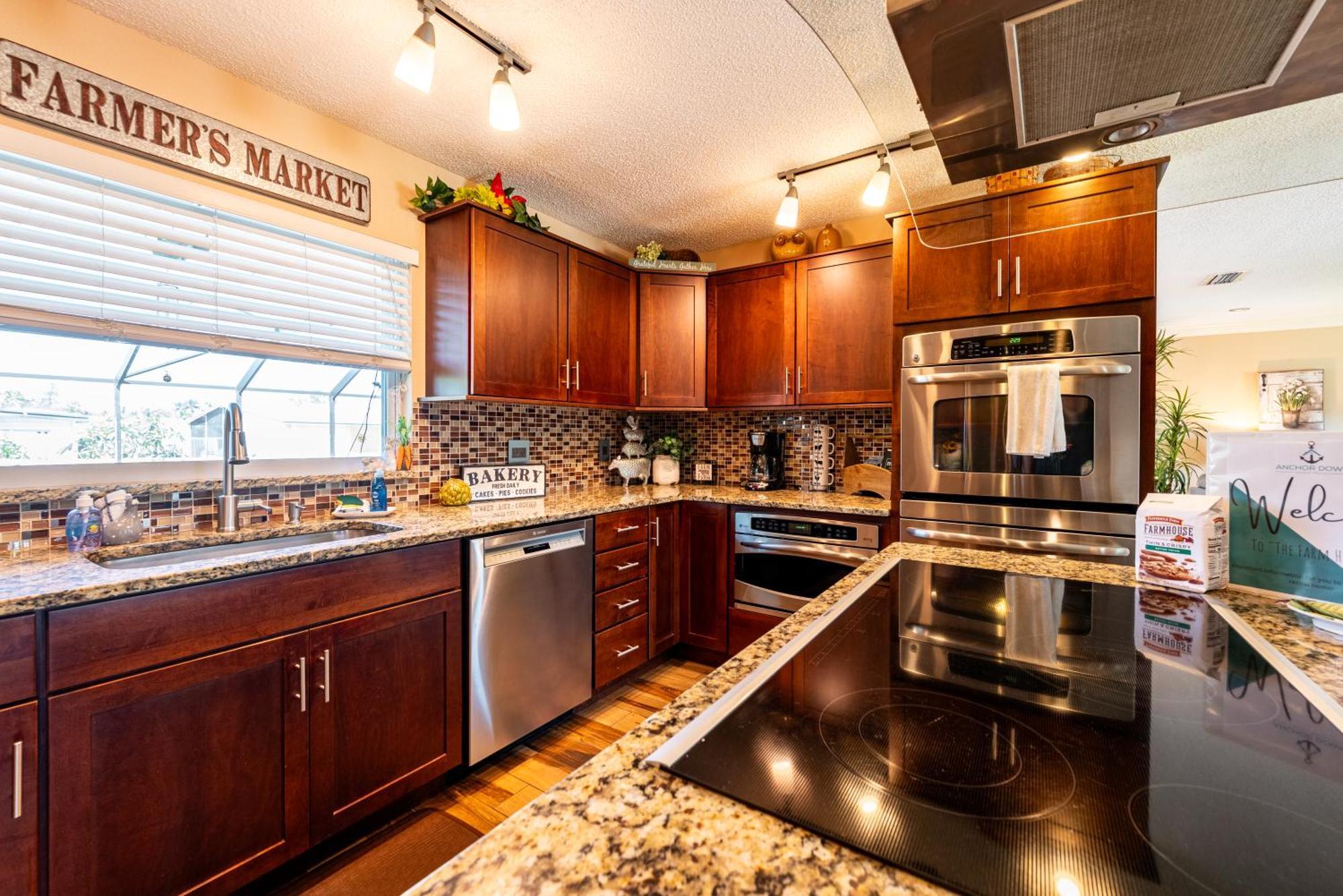 The Farm House! Spacious Private Pool With Grill And Fully Stocked Kitchen! * Bradenton