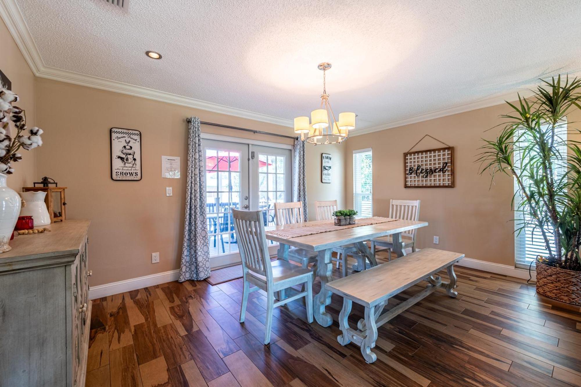 The Farm House! Spacious Private Pool With Grill And Fully Stocked Kitchen! Holiday home Bradenton