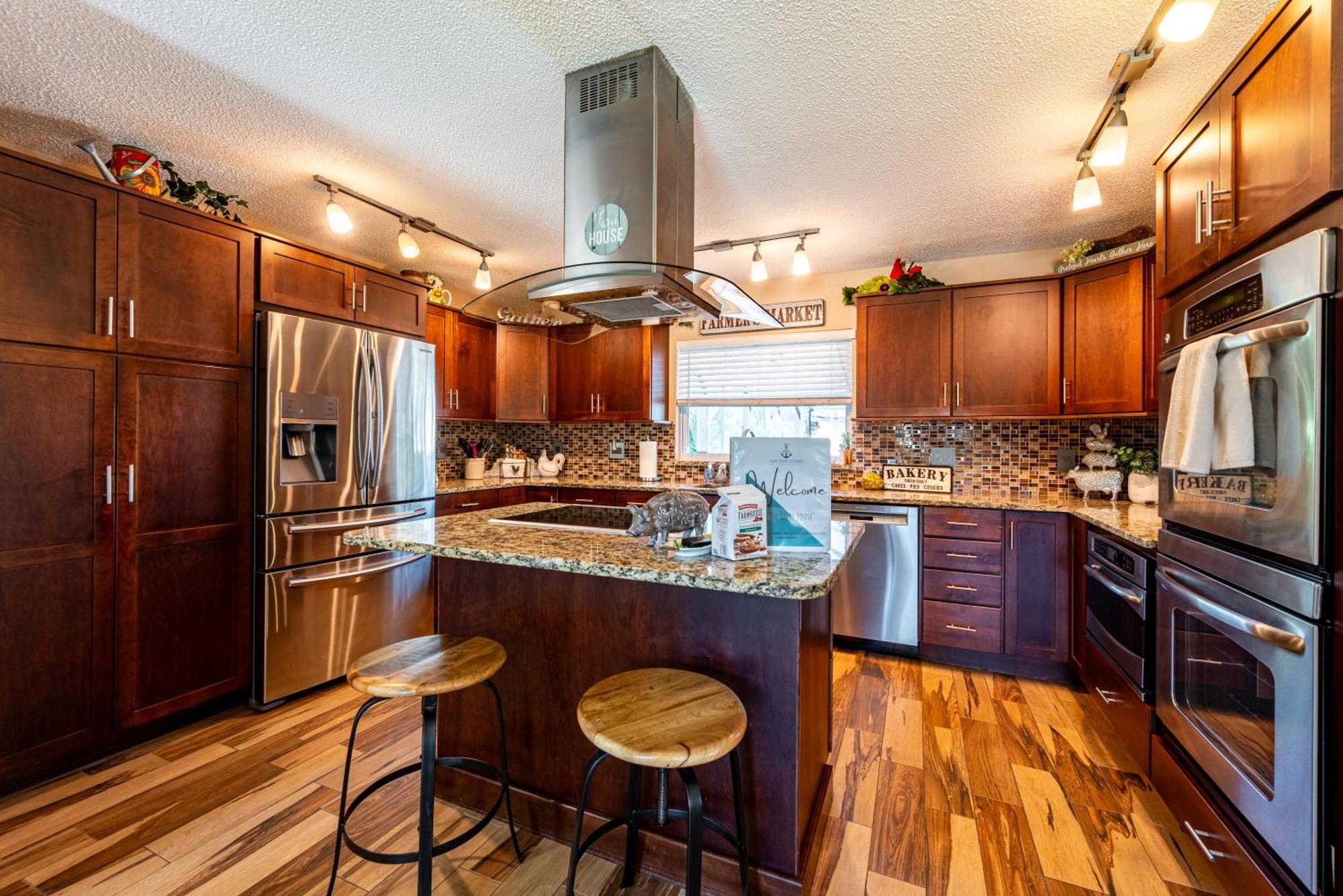 Holiday home The Farm House! Spacious Private Pool With Grill And Fully Stocked Kitchen! *