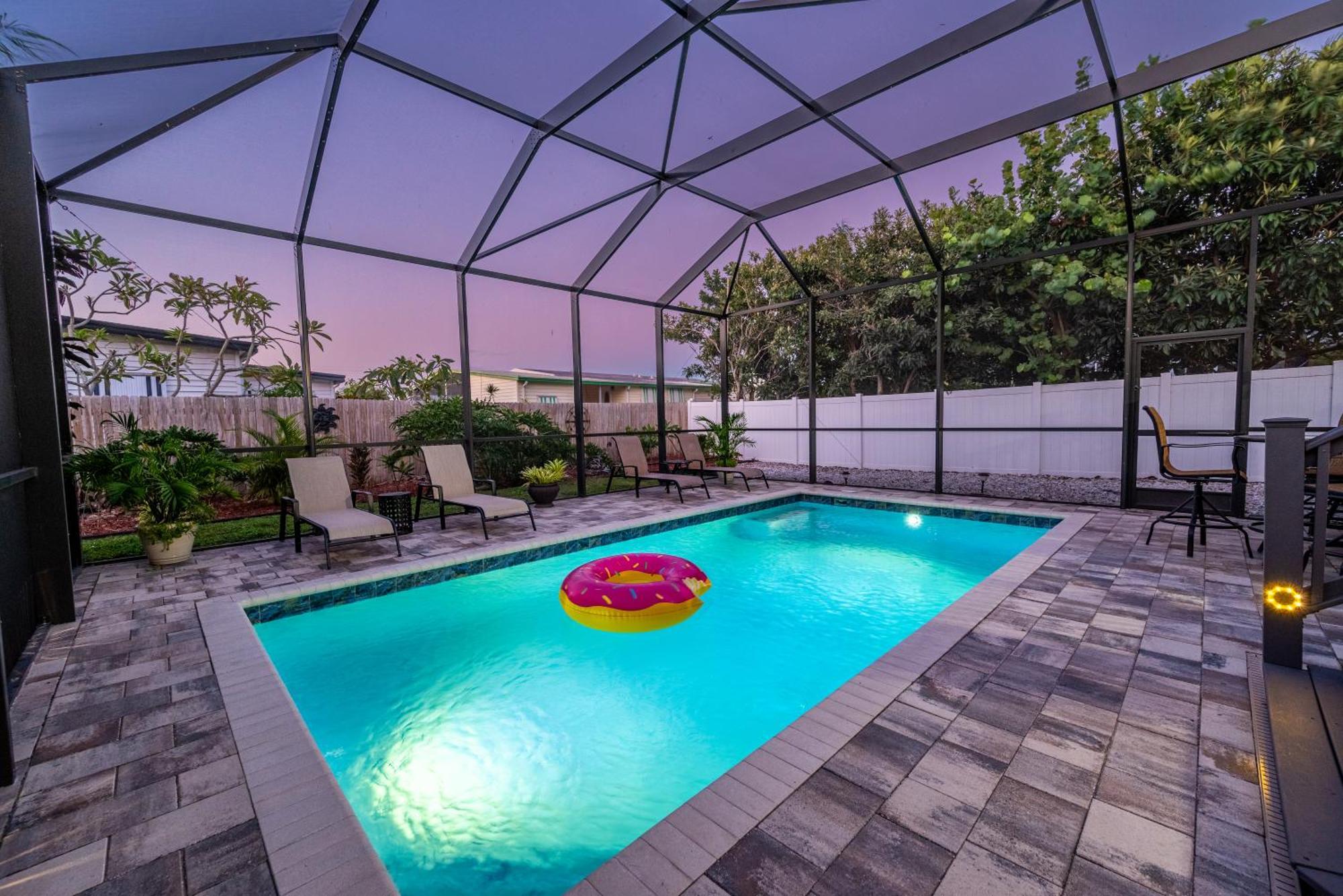 The Farm House! Spacious Private Pool With Grill And Fully Stocked Kitchen! * Bradenton