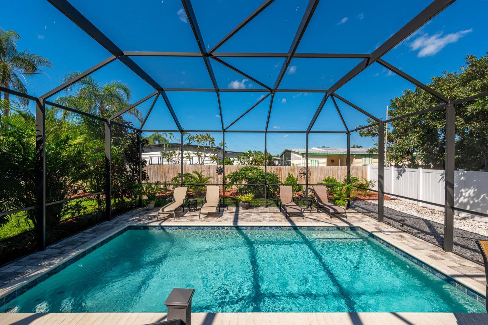 Holiday home The Farm House! Spacious Private Pool With Grill And Fully Stocked Kitchen!