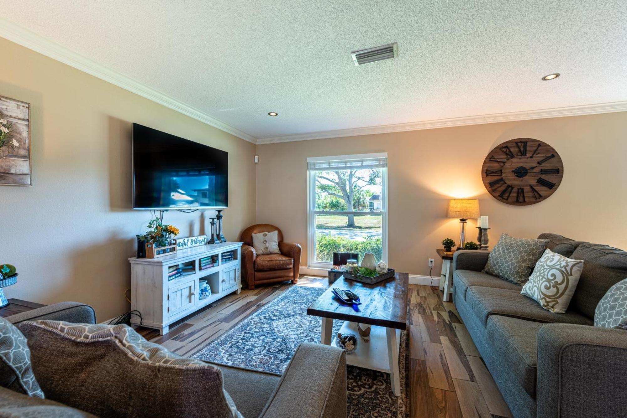 The Farm House! Spacious Private Pool With Grill And Fully Stocked Kitchen! Bradenton