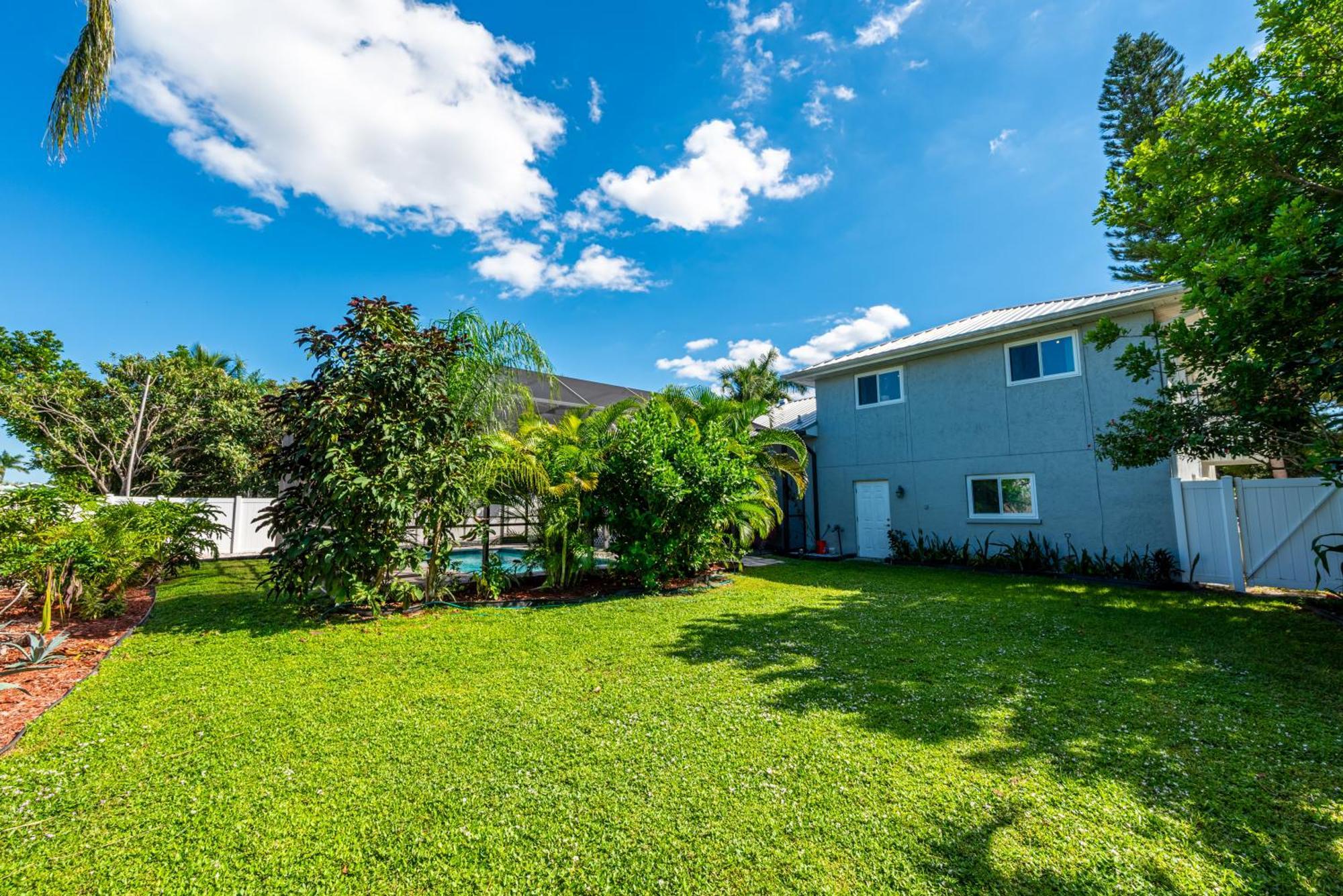 Holiday home The Farm House! Spacious Private Pool With Grill And Fully Stocked Kitchen!