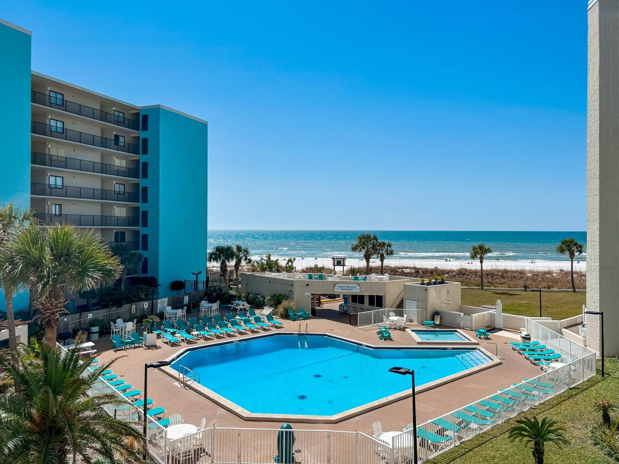 Apartment Beachfront - Perfect Location - Free Chairs *