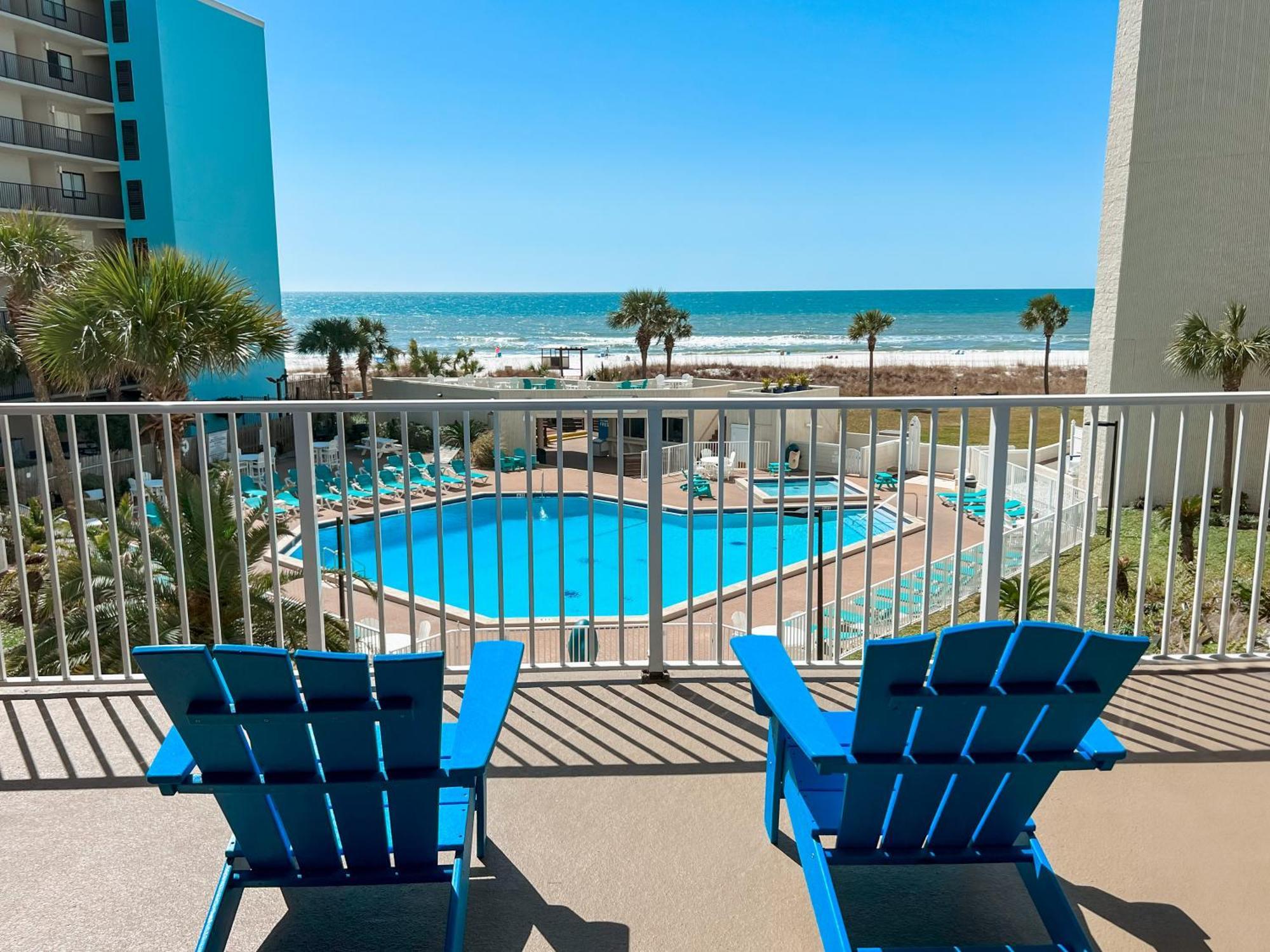 Beachfront - Perfect Location - Free Chairs