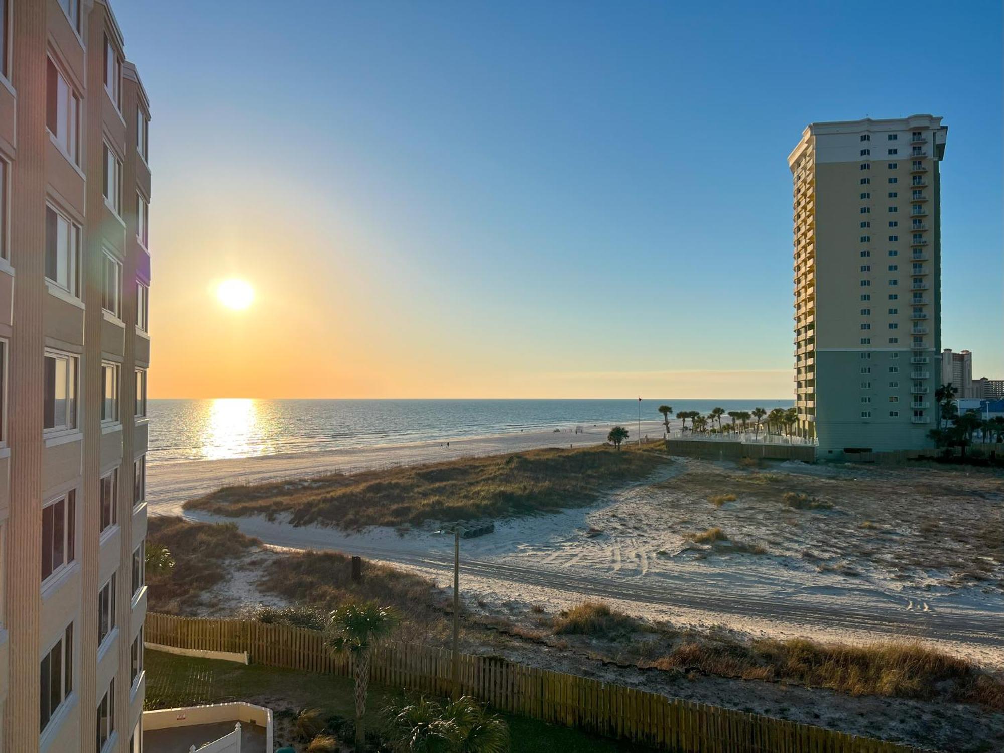 Beachfront - Perfect Location - Free Chairs *