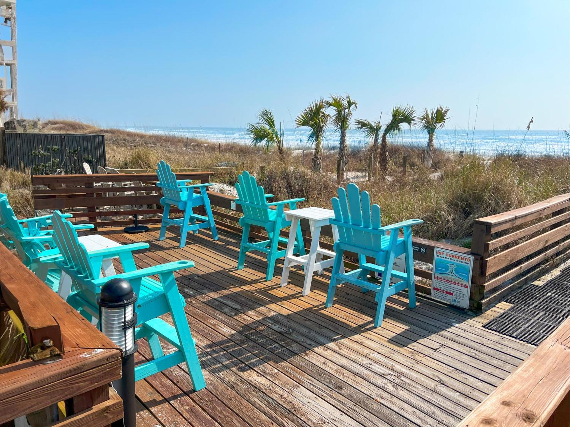 Beachfront - Perfect Location - Free Chairs
