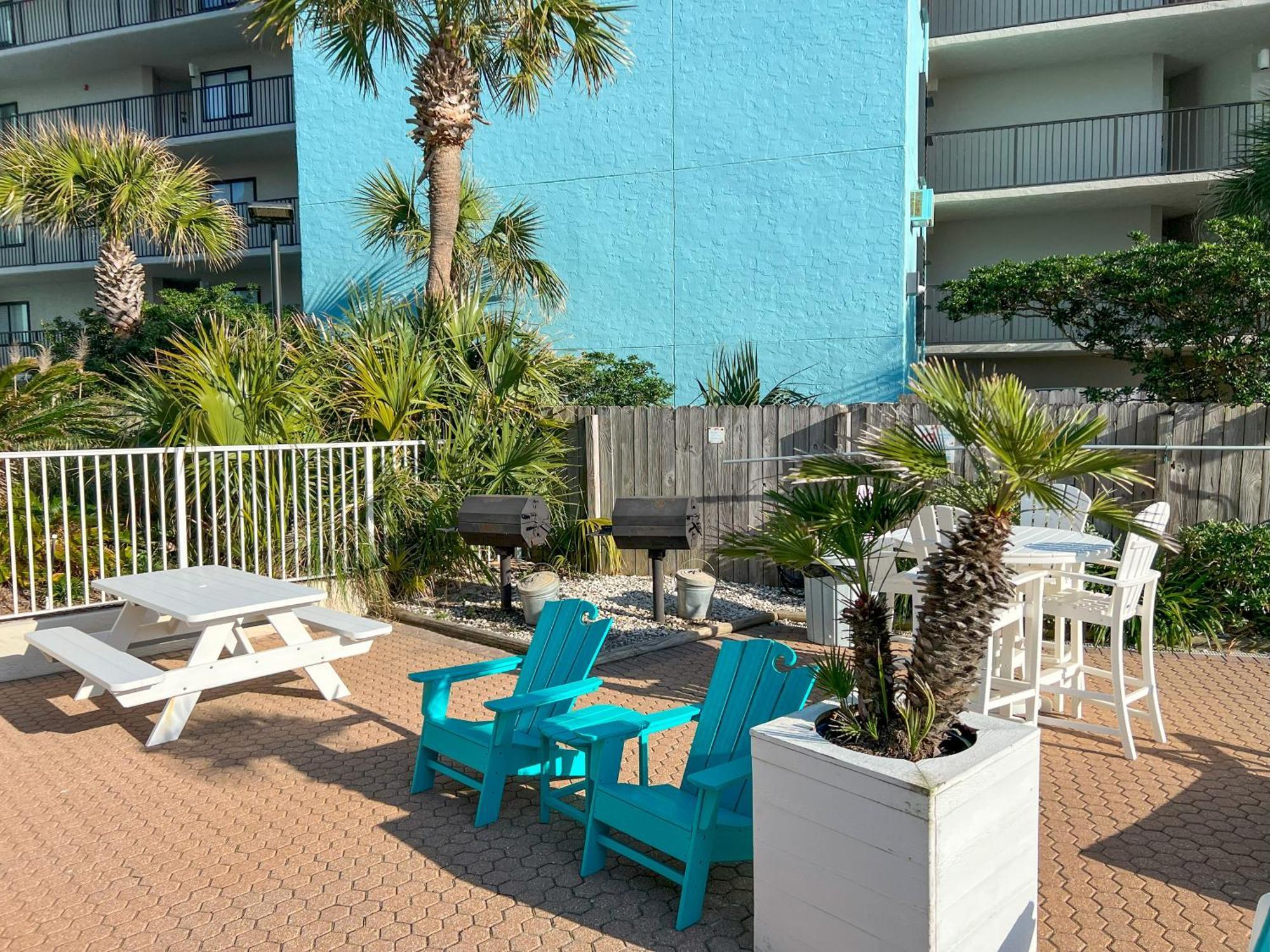 Beachfront - Perfect Location - Free Chairs