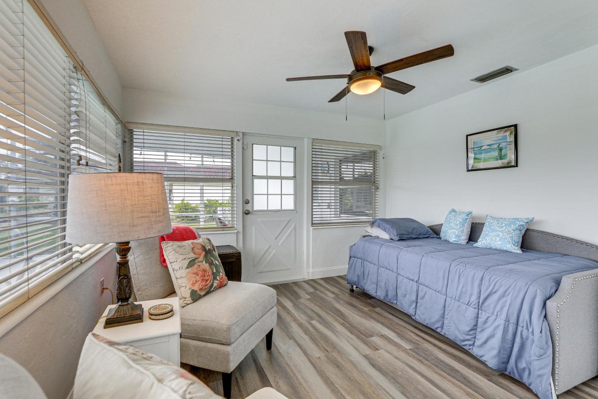 Holiday home Centrally Located With Heated Pool! Sarasota