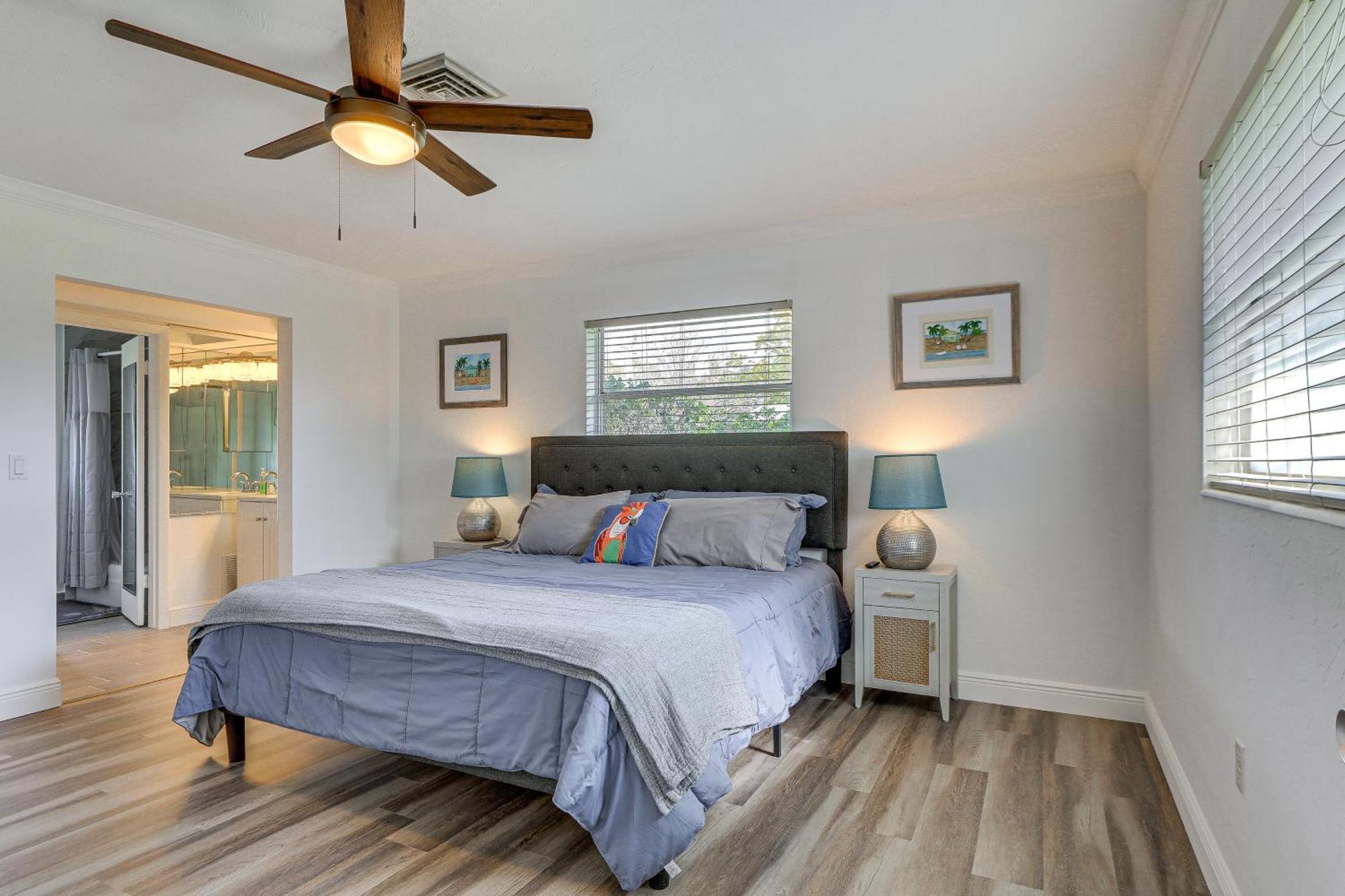 Holiday home Centrally Located With Heated Pool! *