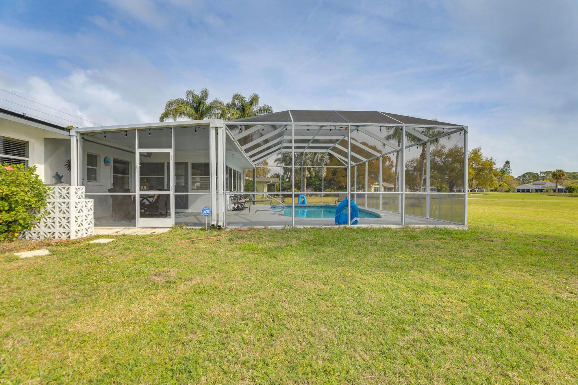 Holiday home Centrally Located With Heated Pool! *