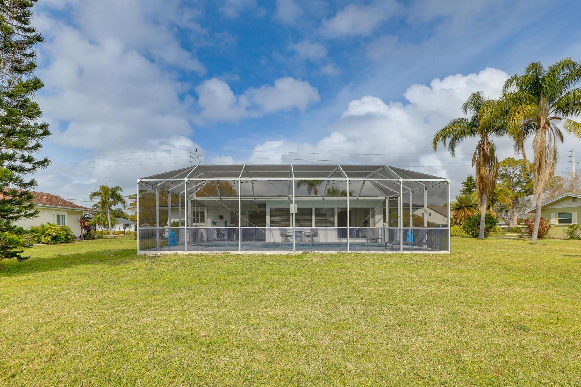 Centrally Located With Heated Pool! Sarasota