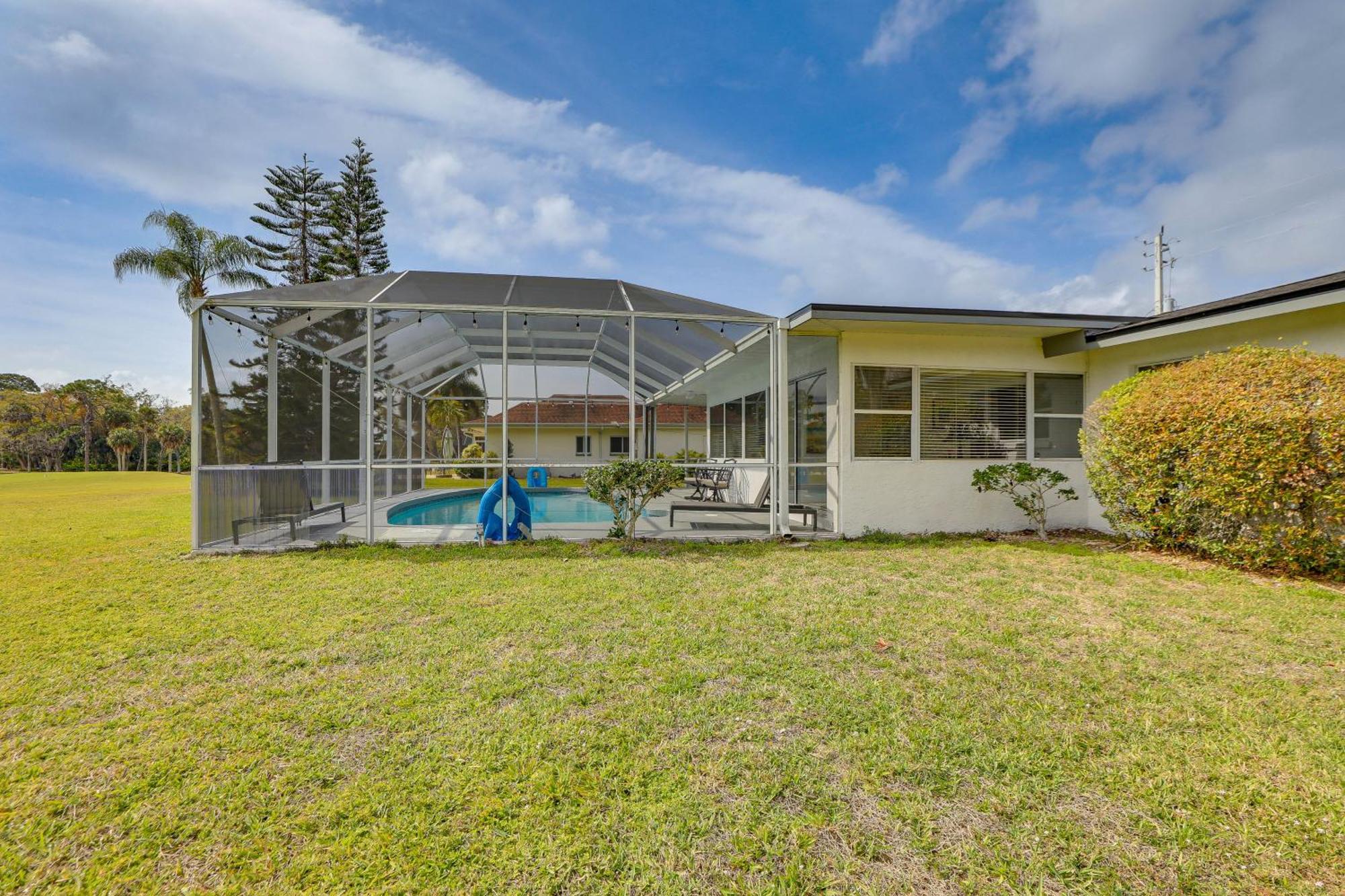 Centrally Located With Heated Pool! Holiday home *