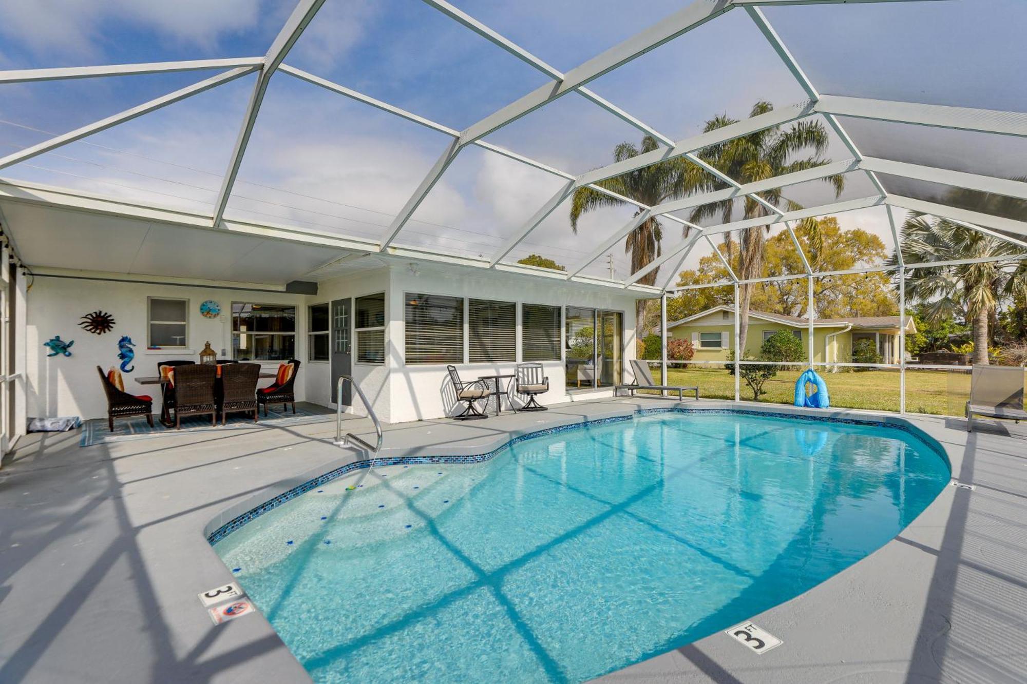 Holiday home Centrally Located With Heated Pool!