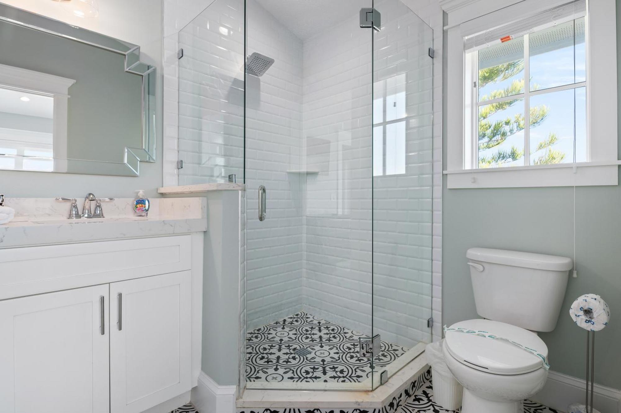Holiday home Ocean Star! 7 Bdrms, 7 Baths! Beaches Less Than 5min Walk To Beach! Holmes Beach