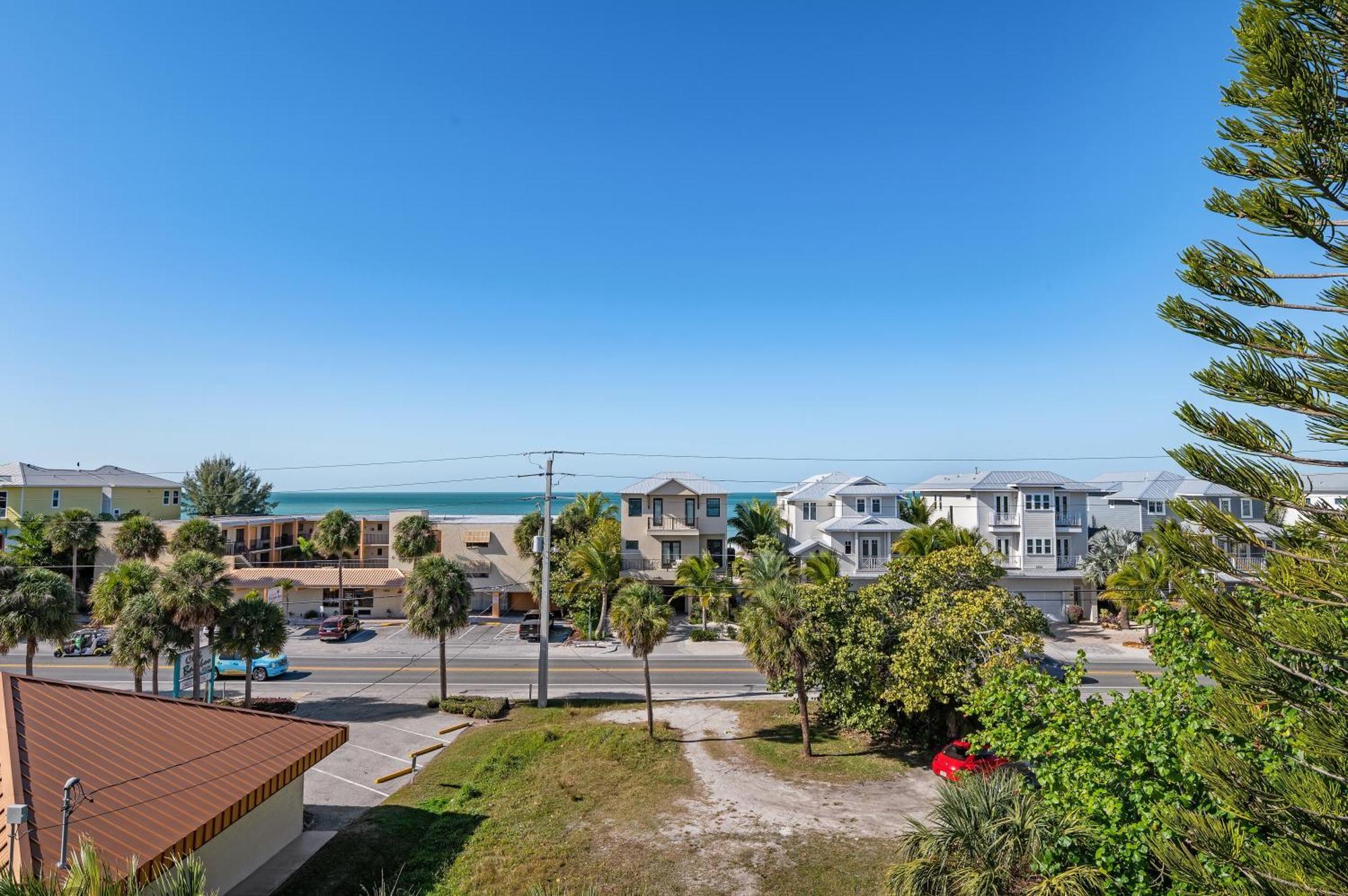 Ocean Star! 7 Bdrms, 7 Baths! Beaches Less Than 5min Walk To Beach! Holiday home *