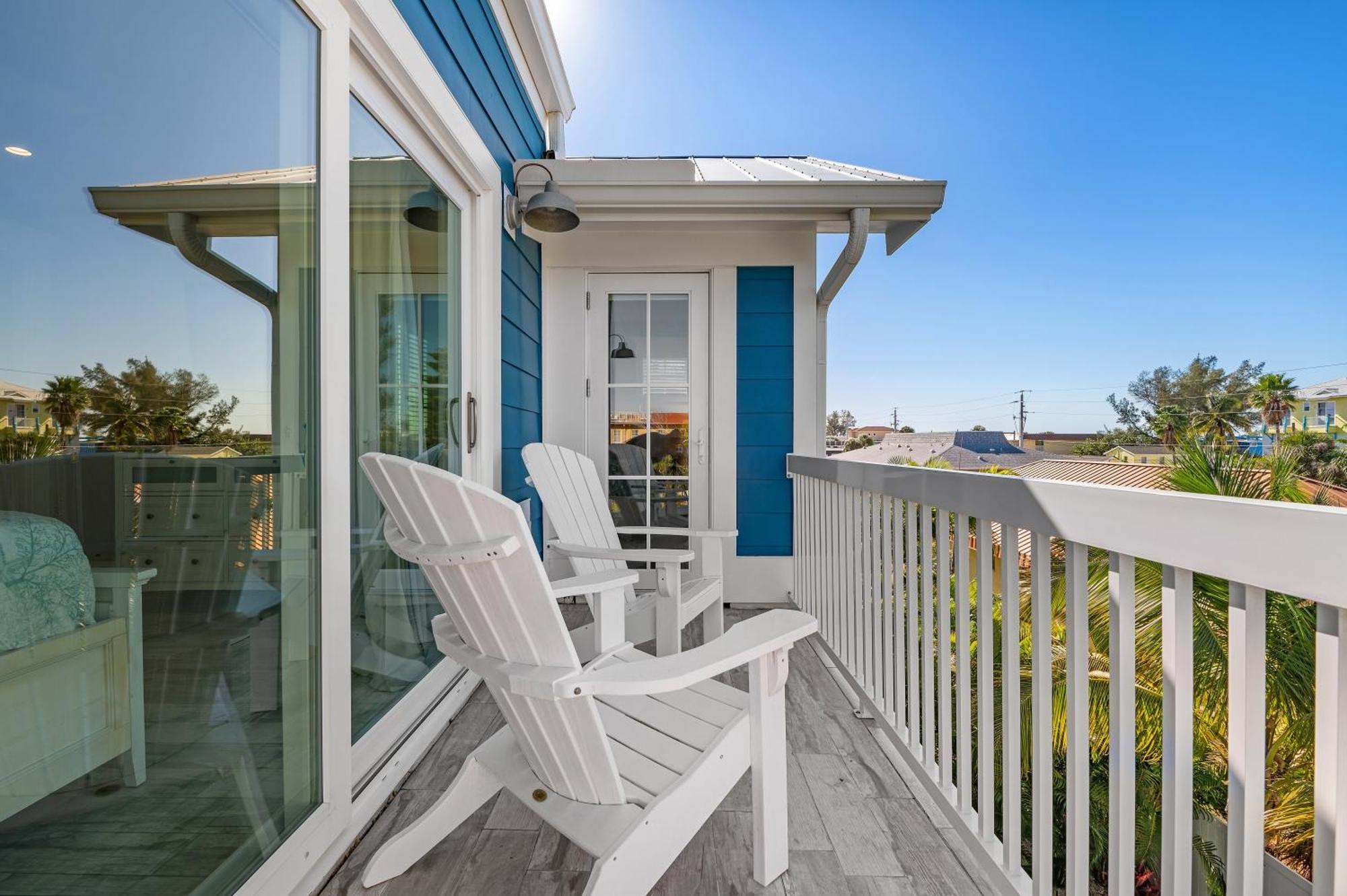 Ocean Star! 7 Bdrms, 7 Baths! Beaches Less Than 5min Walk To Beach! * Holmes Beach