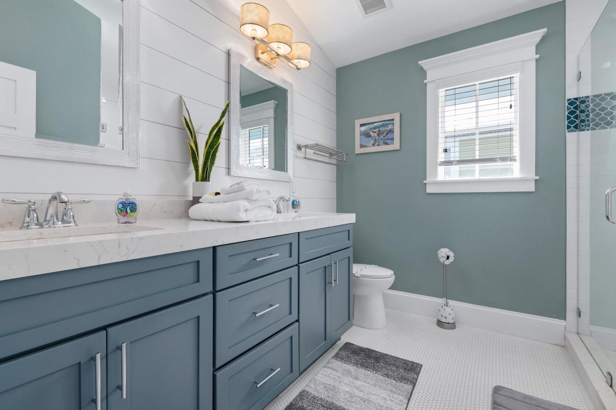 Ocean Star! 7 Bdrms, 7 Baths! Beaches Less Than 5min Walk To Beach!
