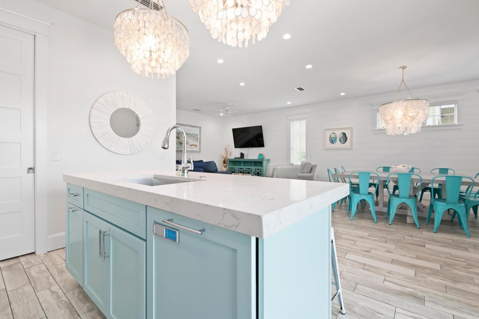Holiday home Ocean Star! 7 Bdrms, 7 Baths! Beaches Less Than 5min Walk To Beach! Holmes Beach