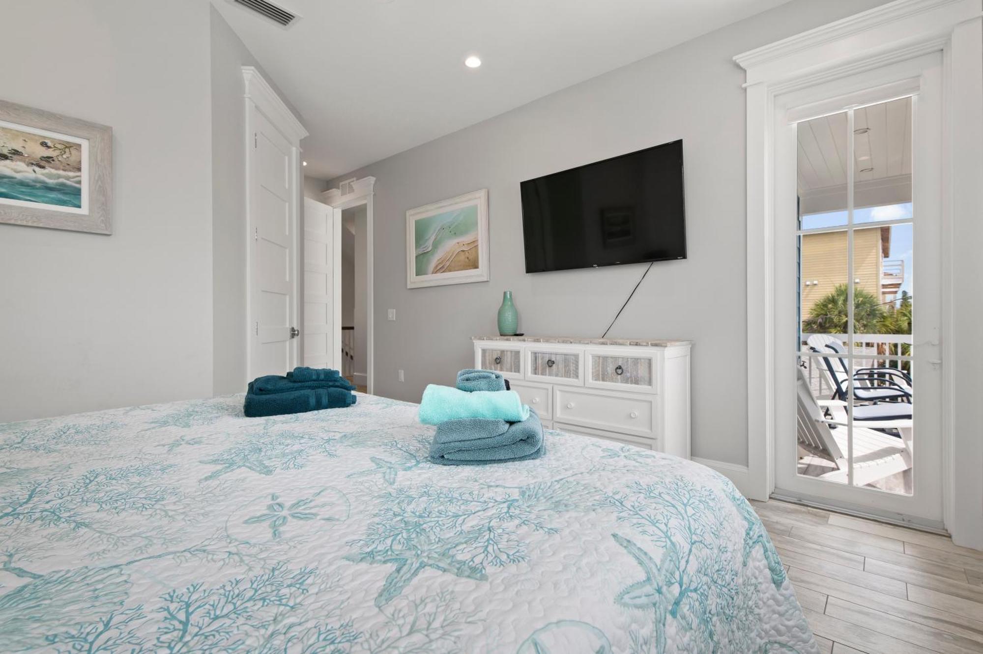 Holiday home Ocean Star! 7 Bdrms, 7 Baths! Beaches Less Than 5min Walk To Beach!