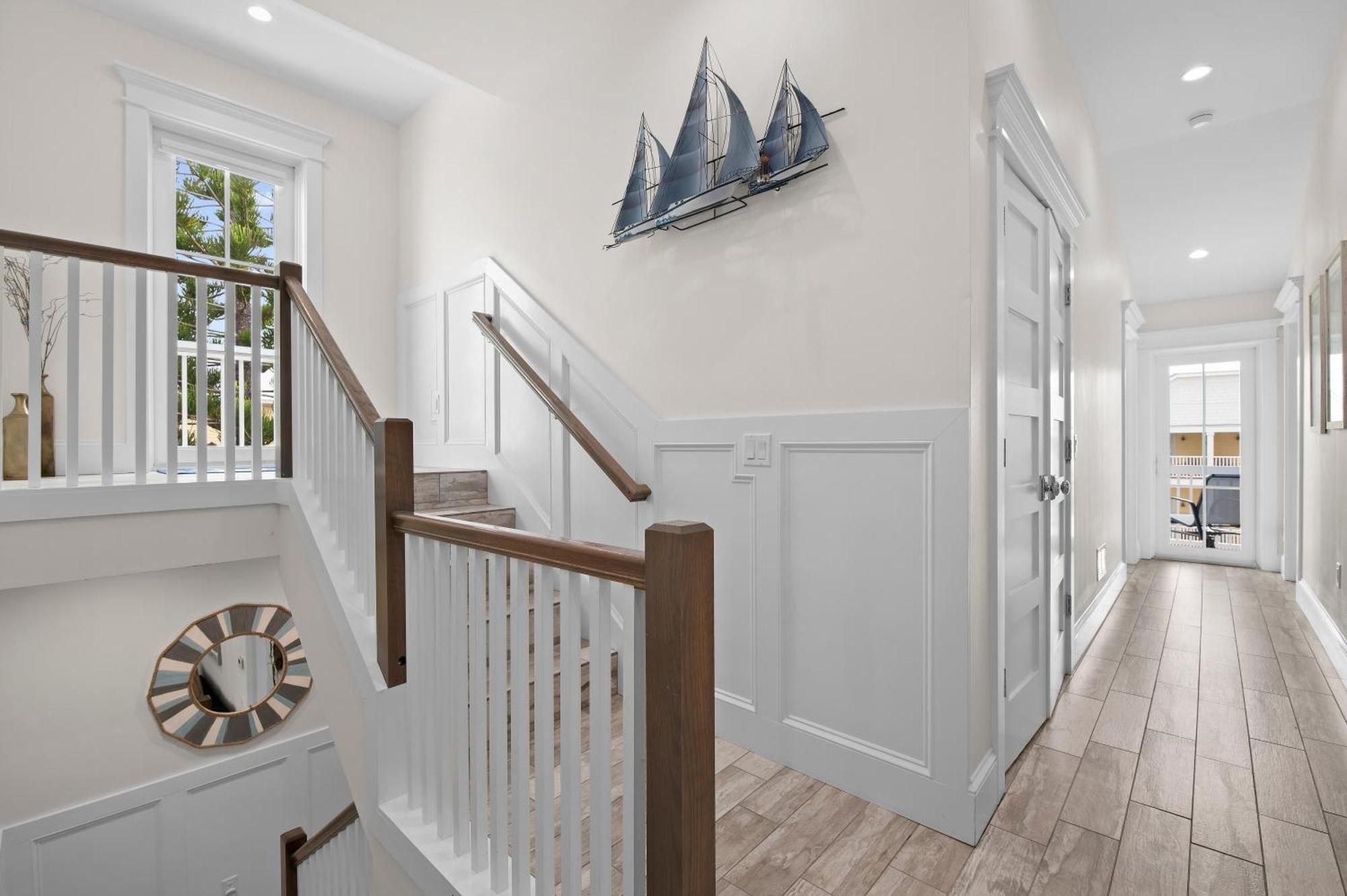 Ocean Star! 7 Bdrms, 7 Baths! Beaches Less Than 5min Walk To Beach! Holmes Beach