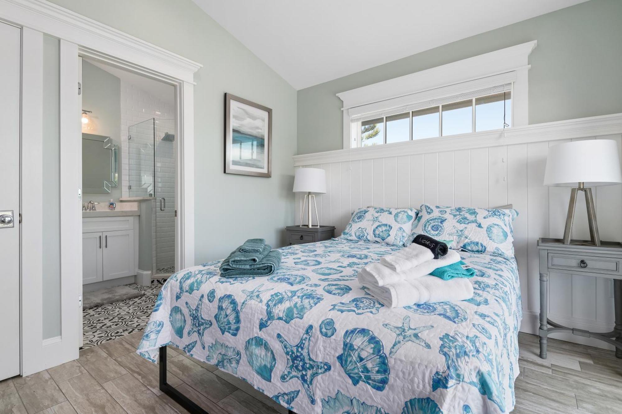 Holiday home Ocean Star! 7 Bdrms, 7 Baths! Beaches Less Than 5min Walk To Beach! Holmes Beach