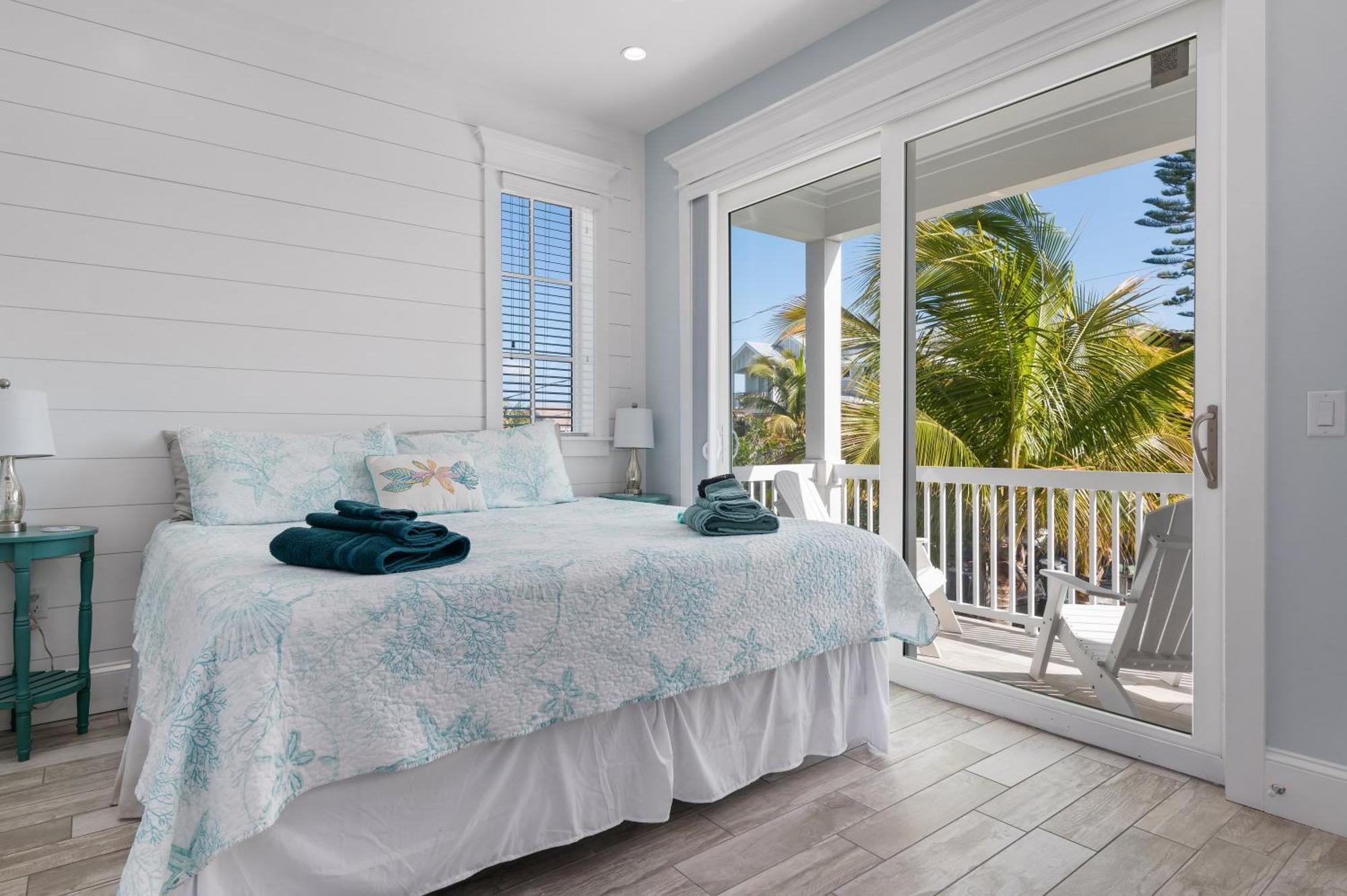 Holiday home Ocean Star! 7 Bdrms, 7 Baths! Beaches Less Than 5min Walk To Beach! Holmes Beach