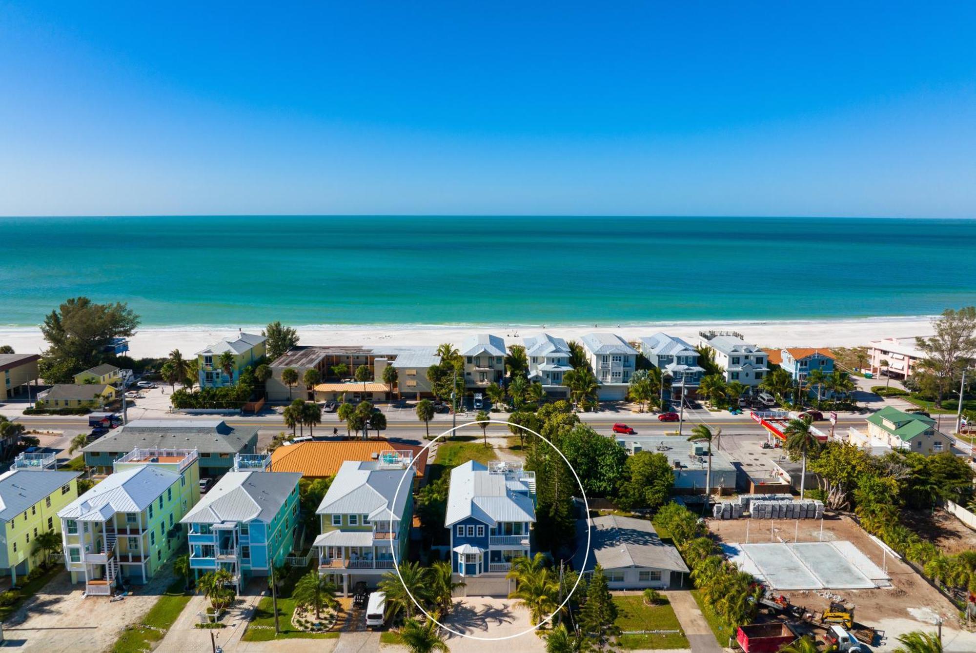 Ocean Star! 7 Bdrms, 7 Baths! Beaches Less Than 5min Walk To Beach! *