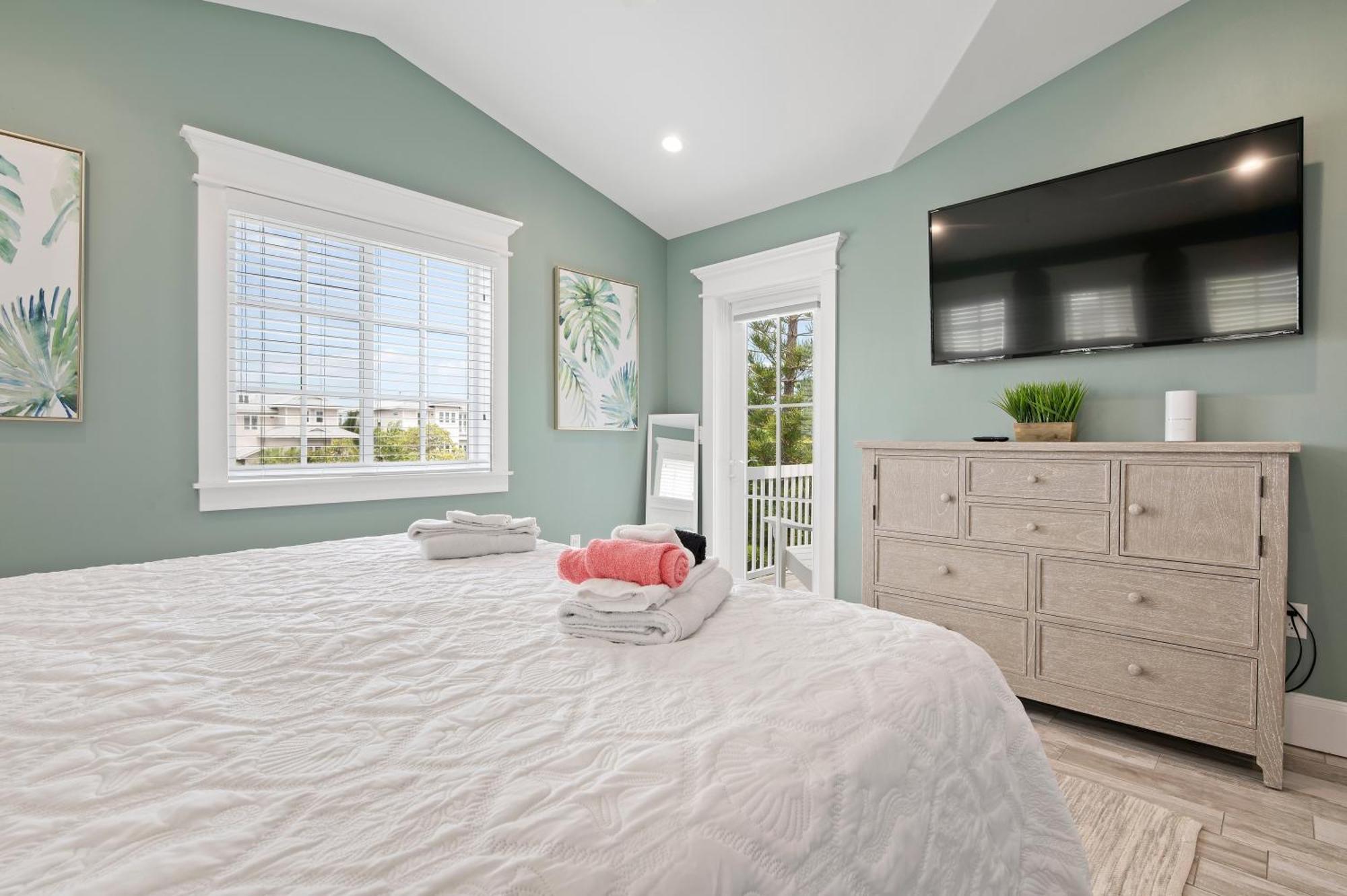 Ocean Star! 7 Bdrms, 7 Baths! Beaches Less Than 5min Walk To Beach!