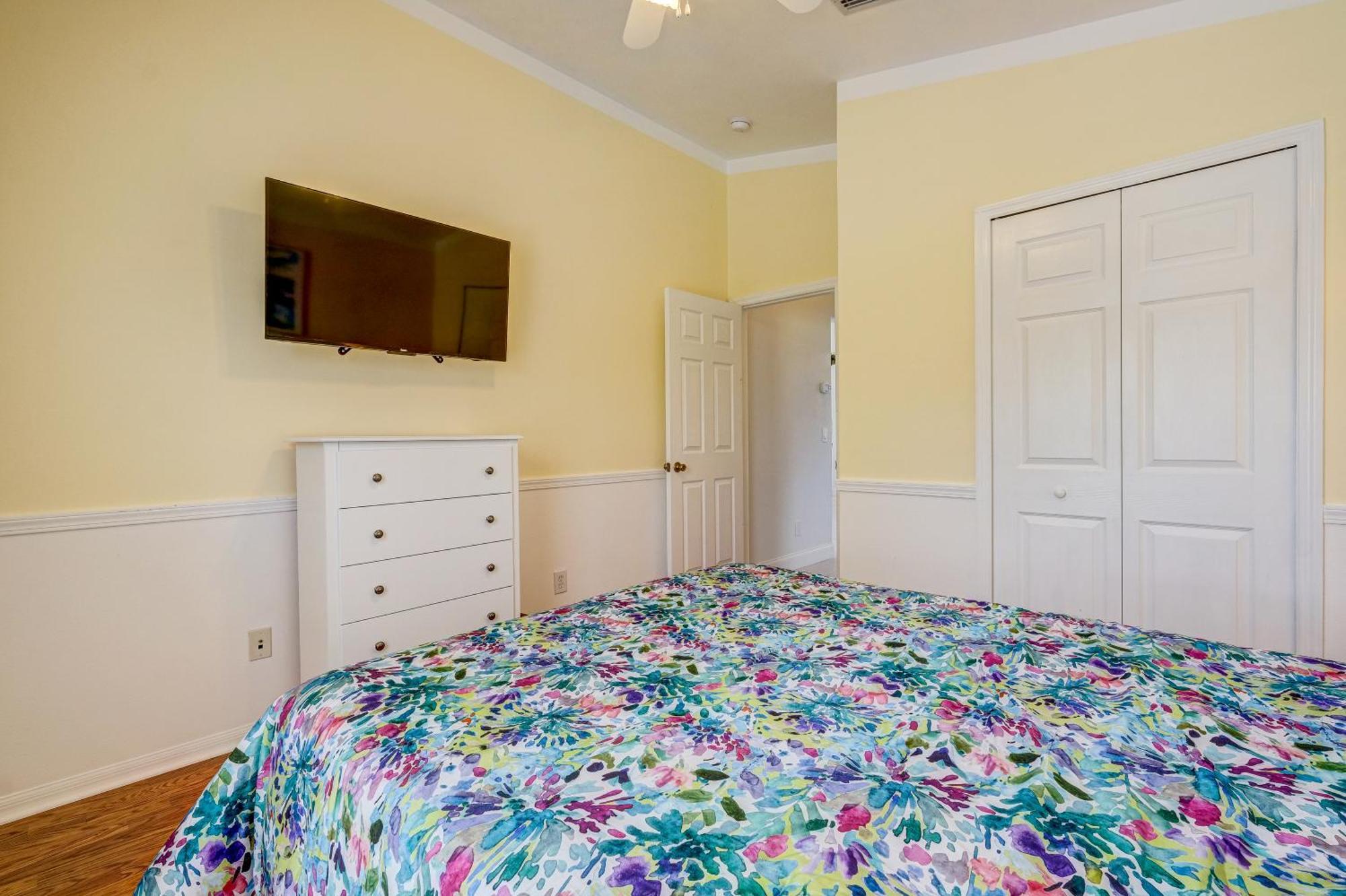 Turtle Bay Cottage! Cozy With Private Pool! Water View! Holiday home