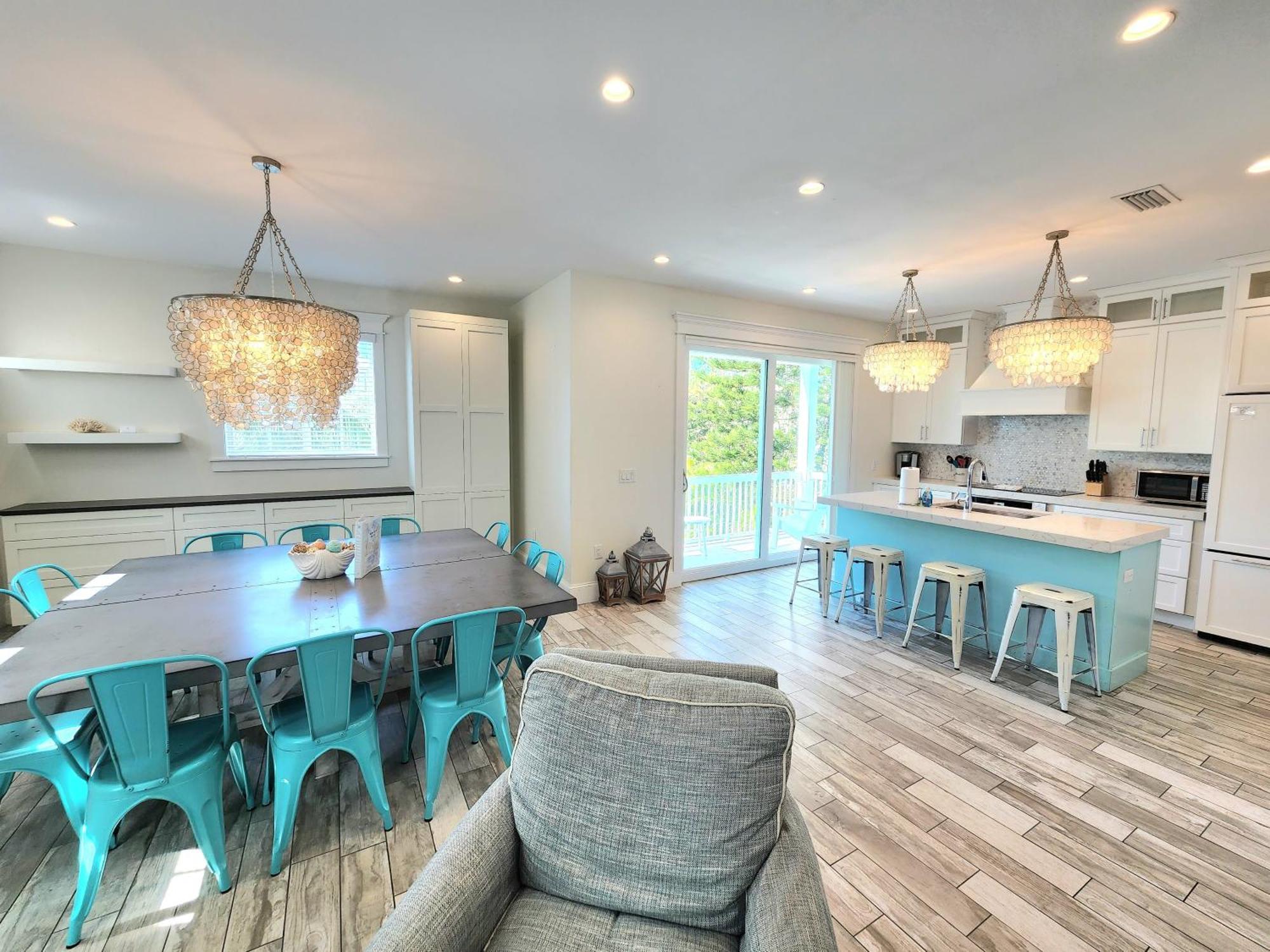 Ocean Star! 7 Bdrms, 7 Baths! Beaches Less Than 5min Walk To Beach! * Holmes Beach