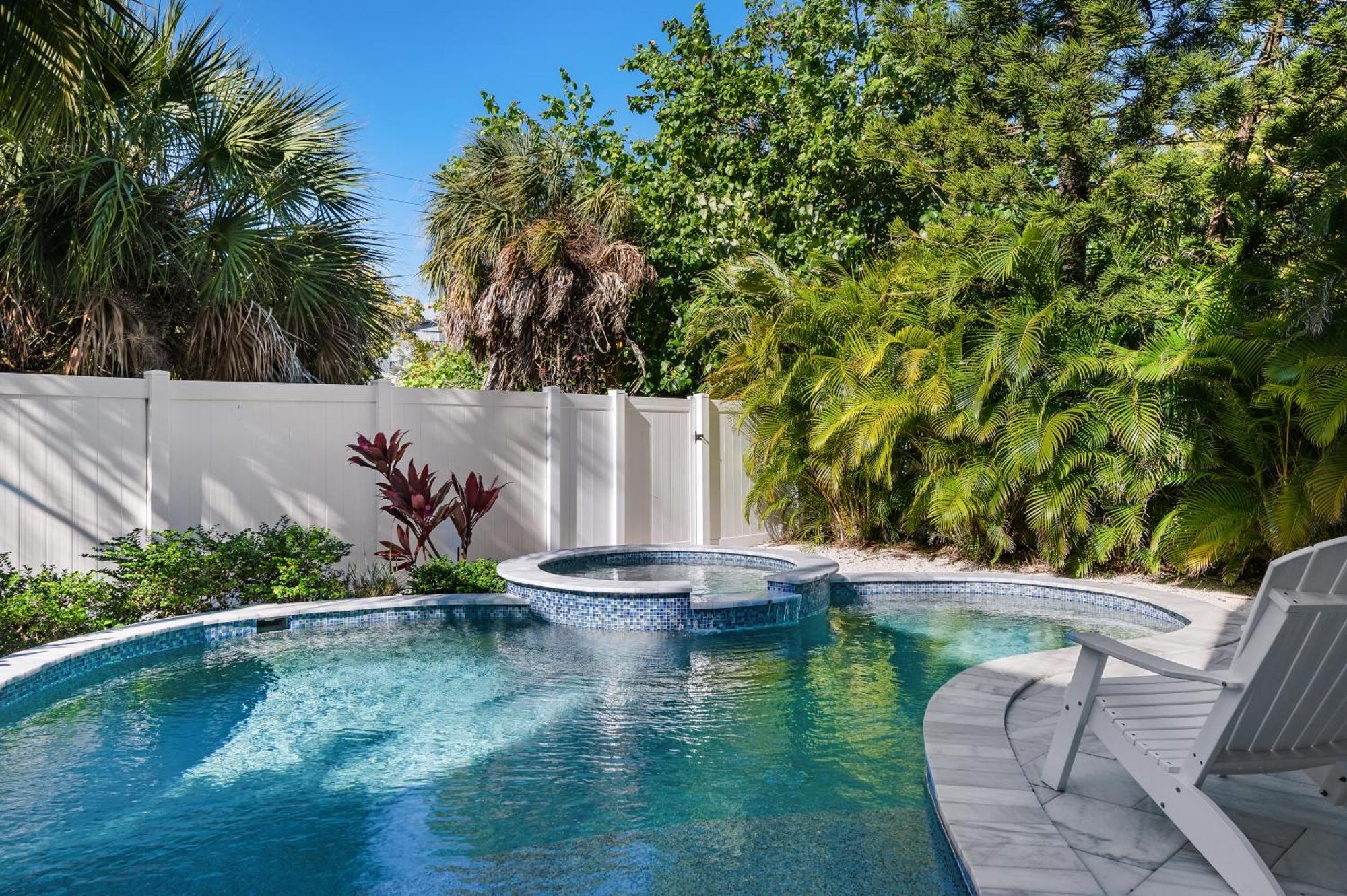 Ocean Star! 7 Bdrms, 7 Baths! Beaches Less Than 5min Walk To Beach! Holiday home