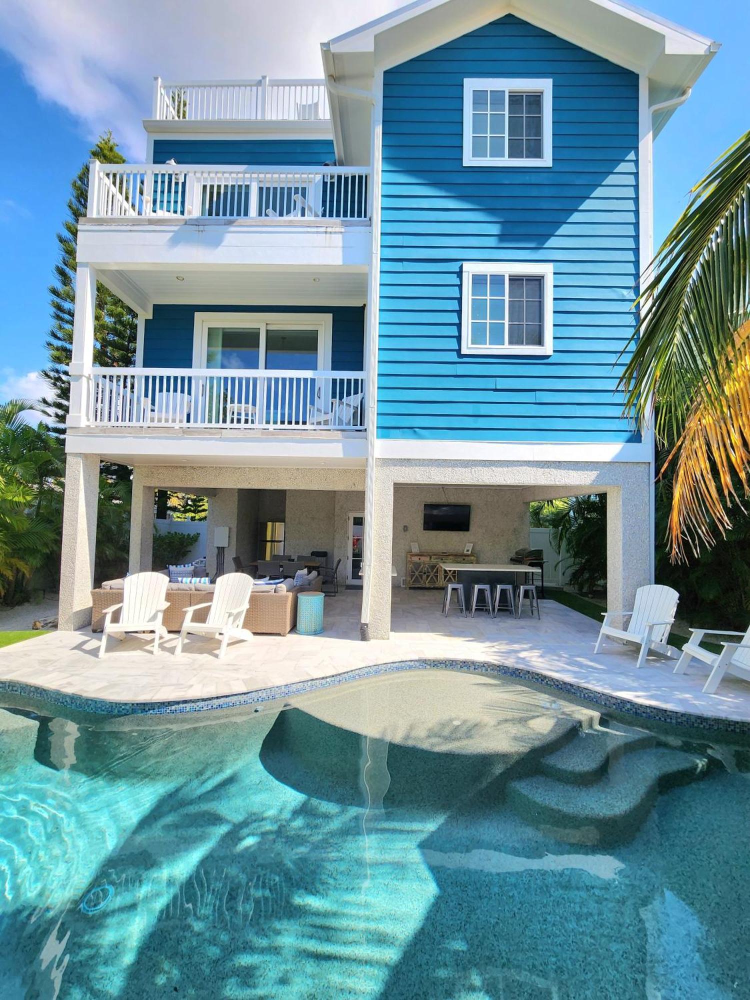 Ocean Star! 7 Bdrms, 7 Baths! Beaches Less Than 5min Walk To Beach!