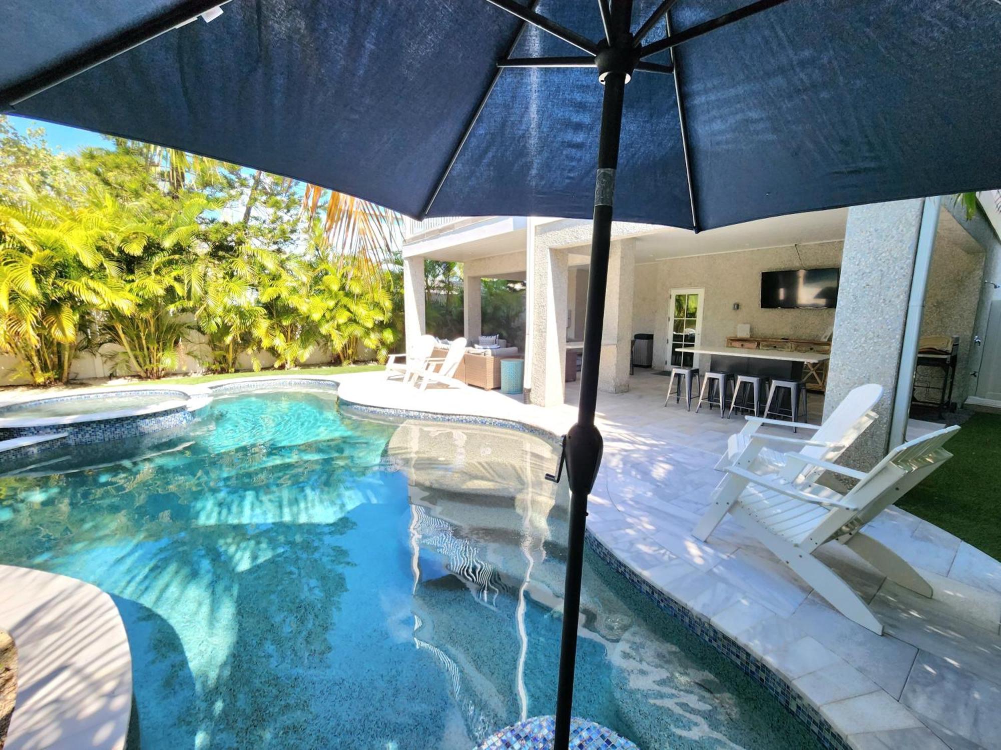 Ocean Star! 7 Bdrms, 7 Baths! Beaches Less Than 5min Walk To Beach! Holiday home