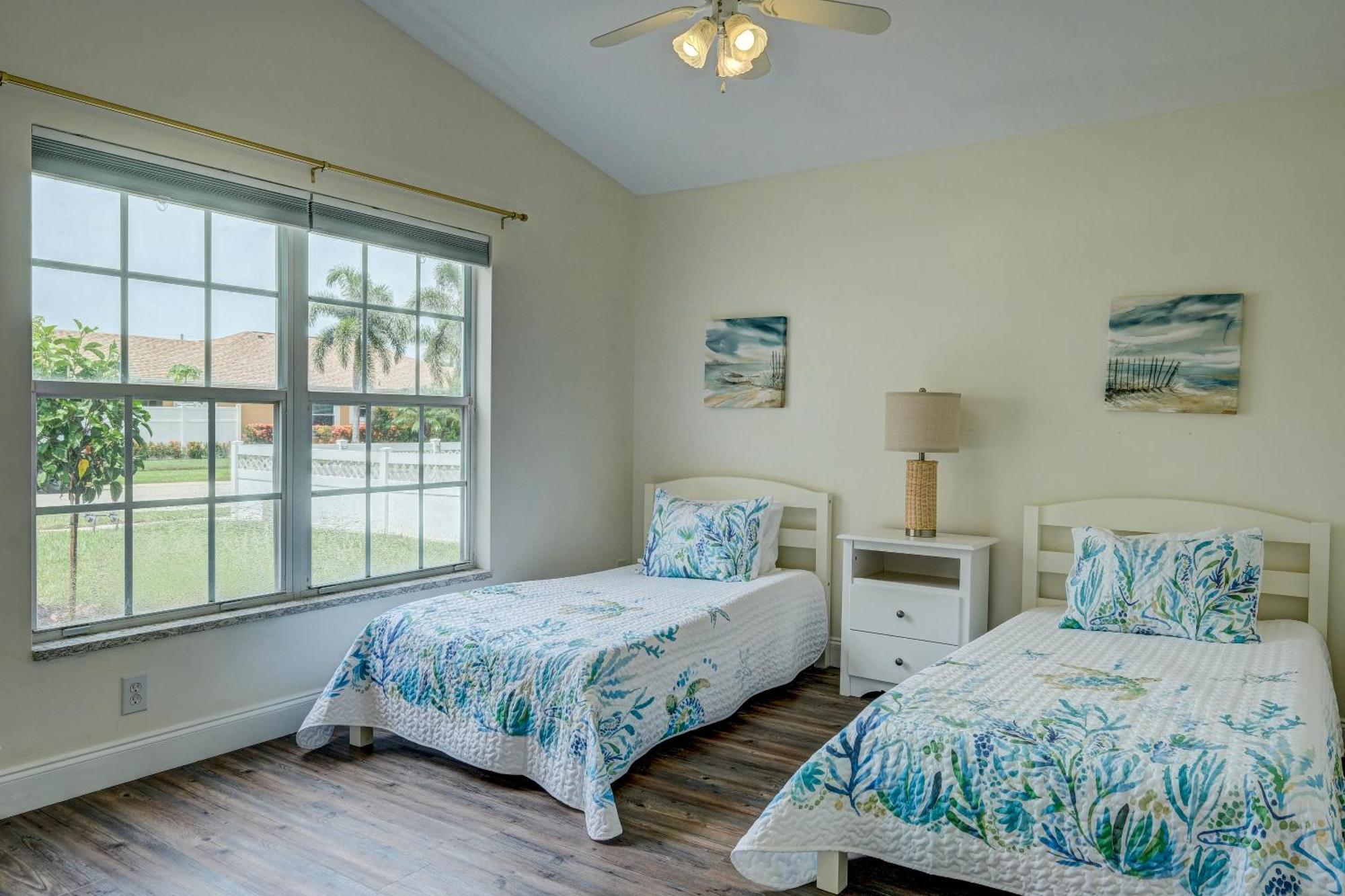 Turtle Bay Cottage! Cozy With Private Pool! Water View! Holiday home