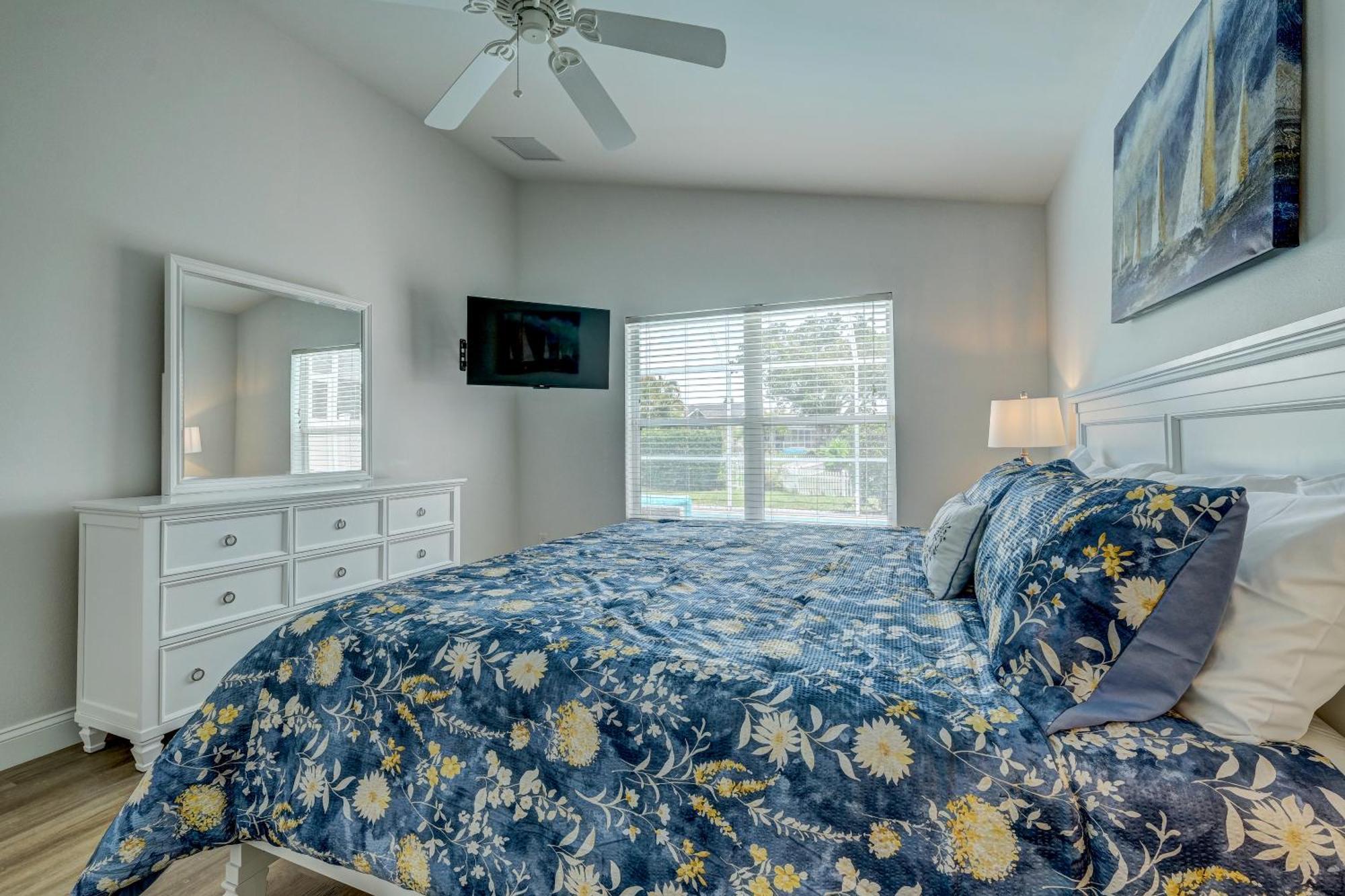 Turtle Bay Cottage! Cozy With Private Pool! Water View! Holiday home