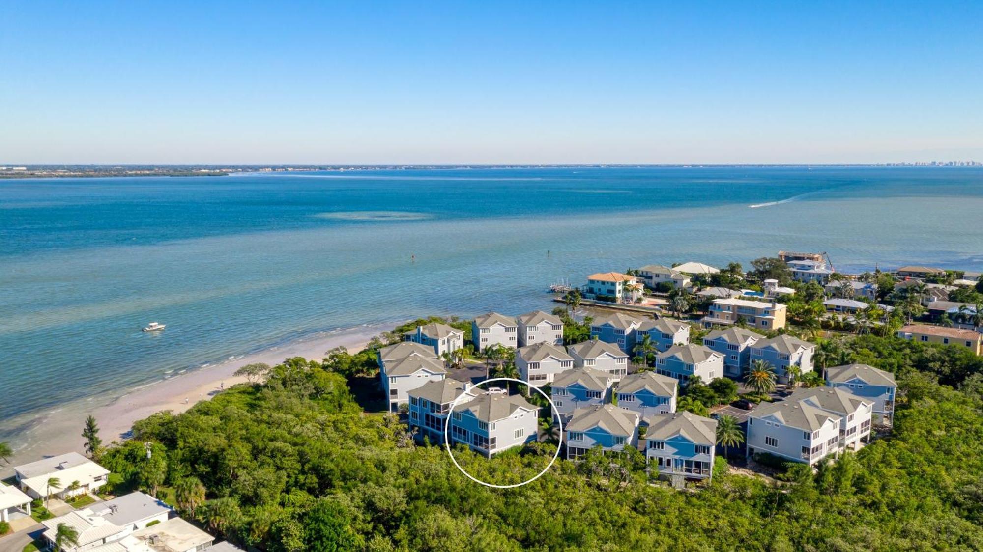 Holiday home The Tree House! Beautiful Townhome In With Great Amenities Surrounded By Nature! *