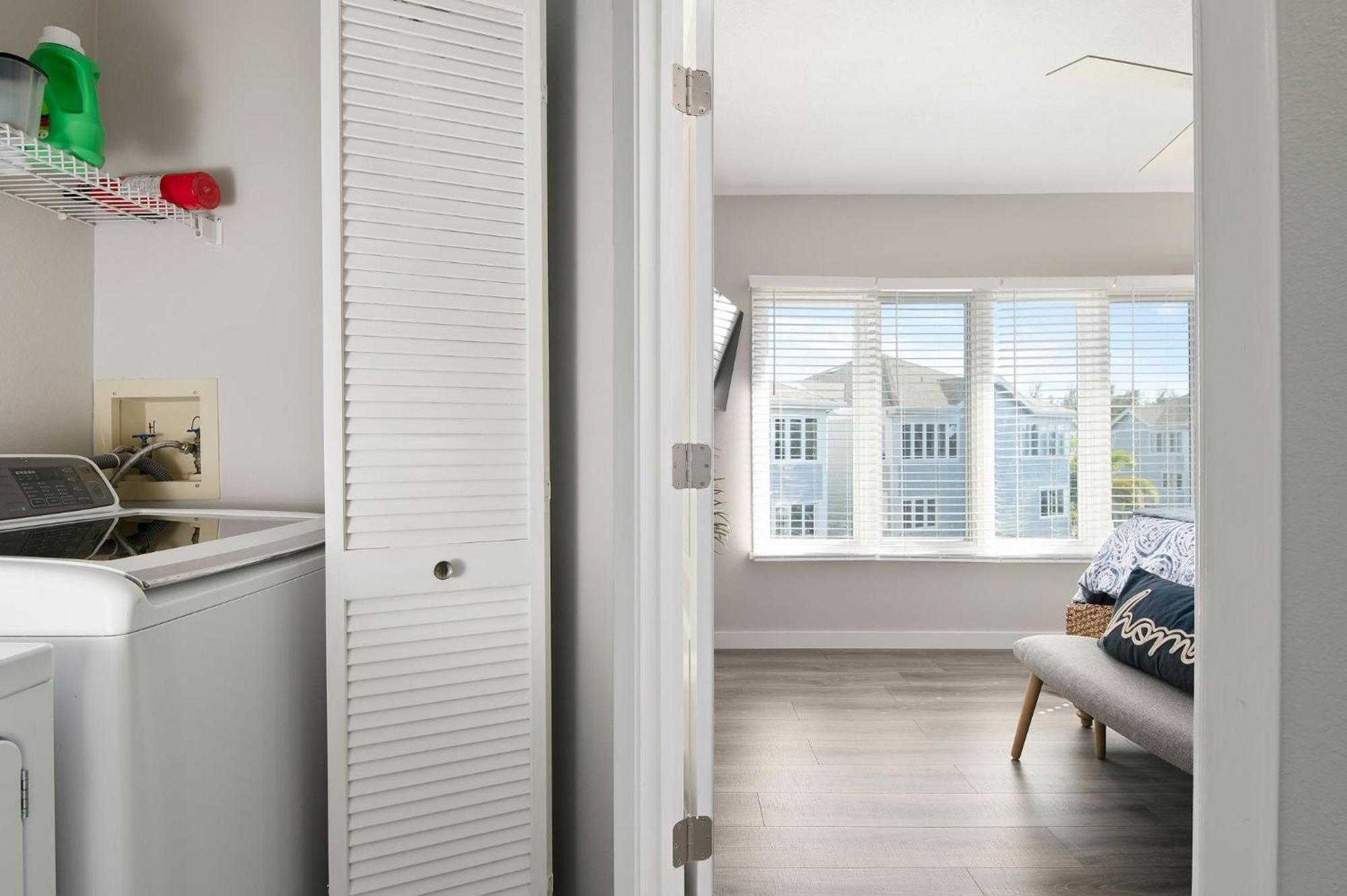 The Tree House! Beautiful Townhome In With Great Amenities Surrounded By Nature! Holiday home Longboat Key