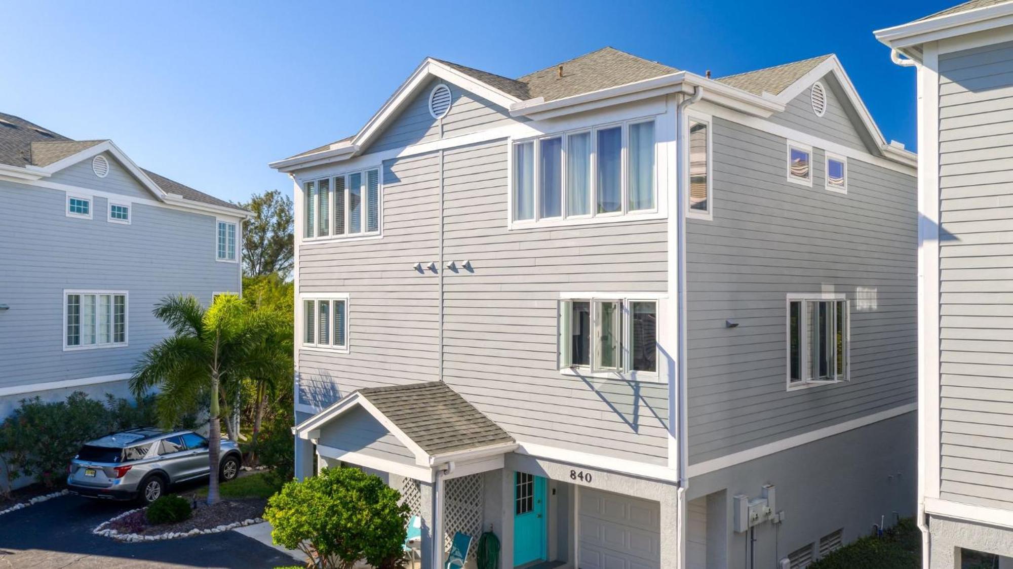 The Tree House! Beautiful Townhome In With Great Amenities Surrounded By Nature! Longboat Key