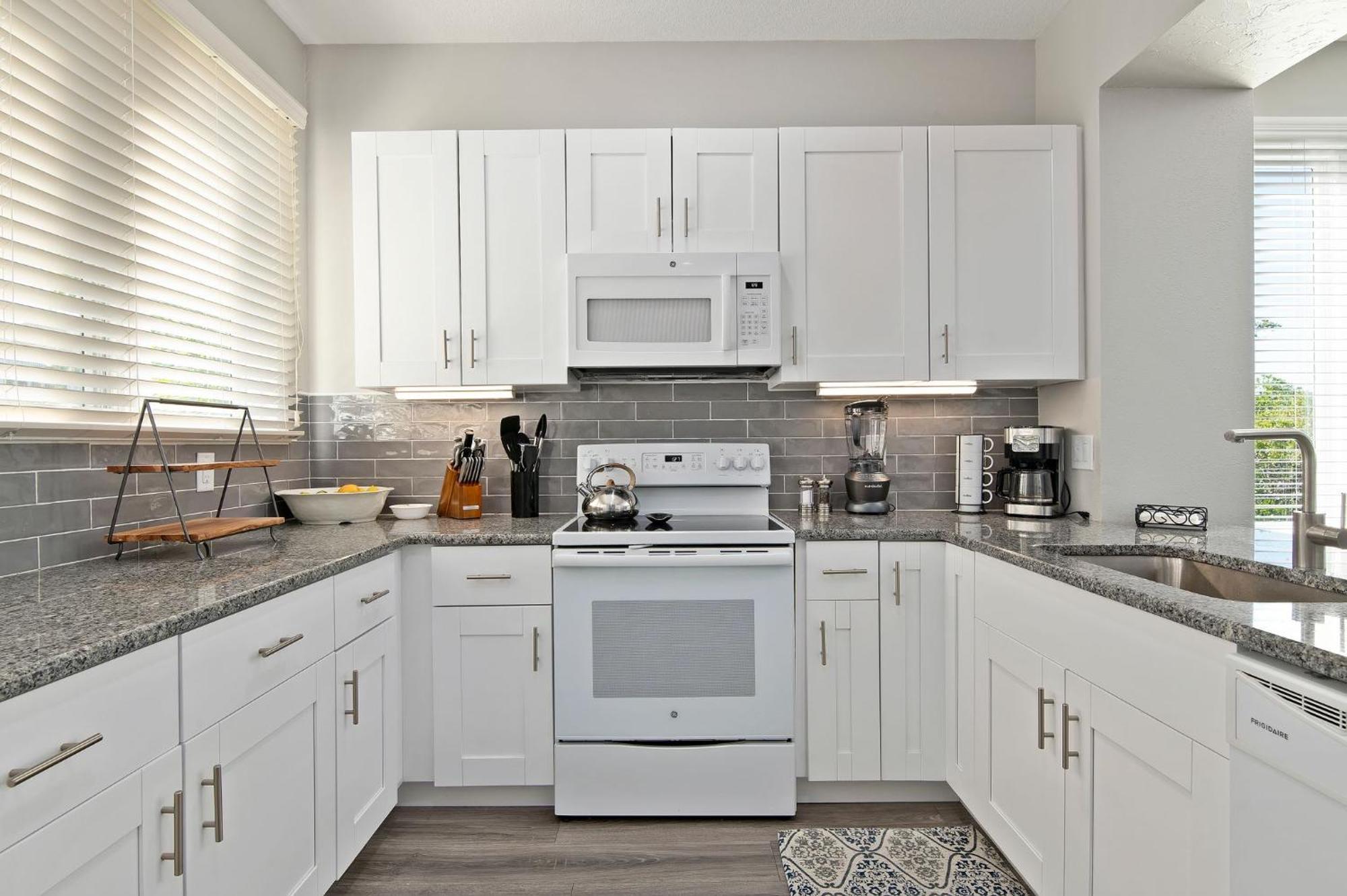 The Tree House! Beautiful Townhome In With Great Amenities Surrounded By Nature! Holiday home Longboat Key
