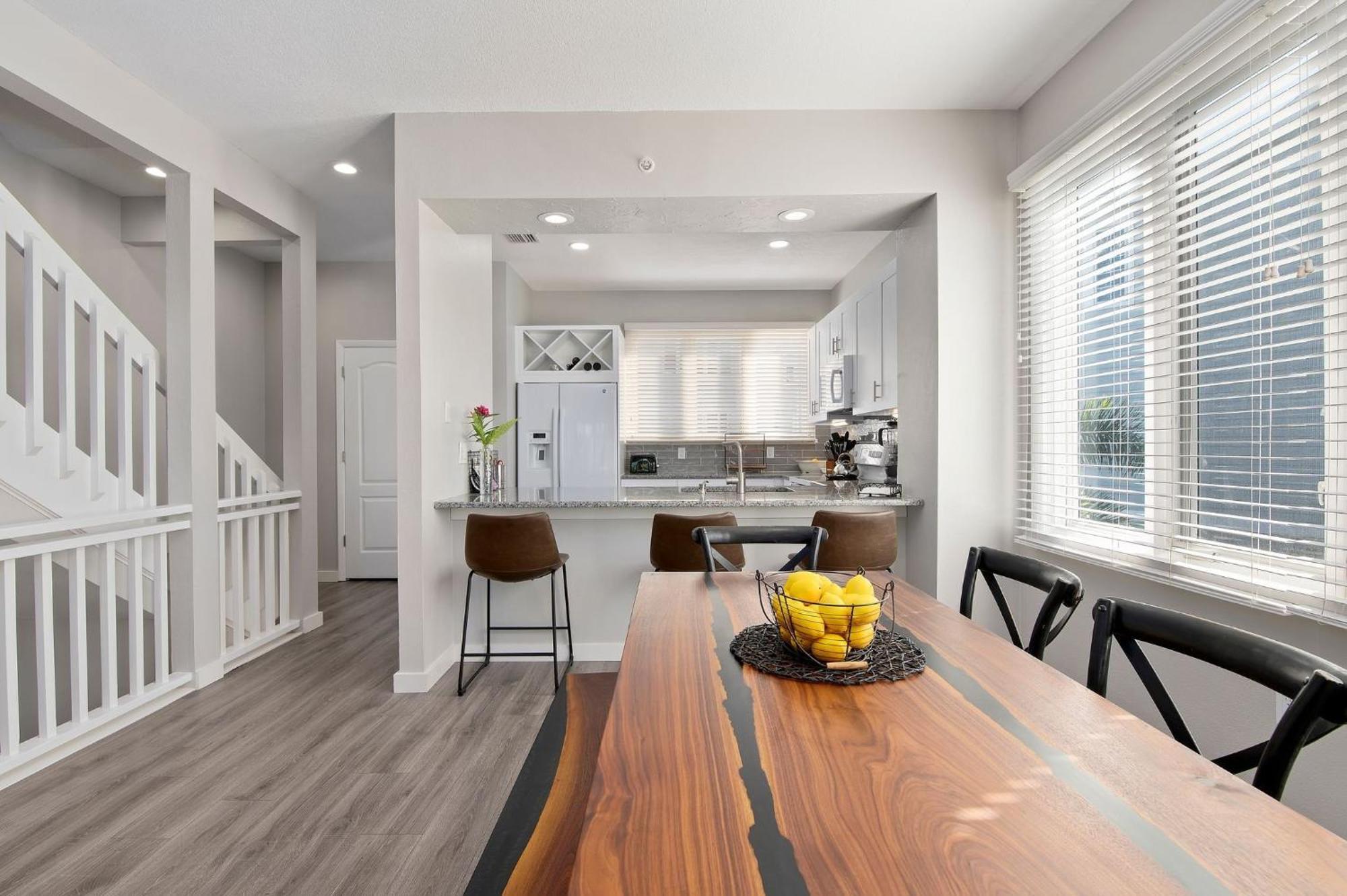 The Tree House! Beautiful Townhome In With Great Amenities Surrounded By Nature! * Longboat Key