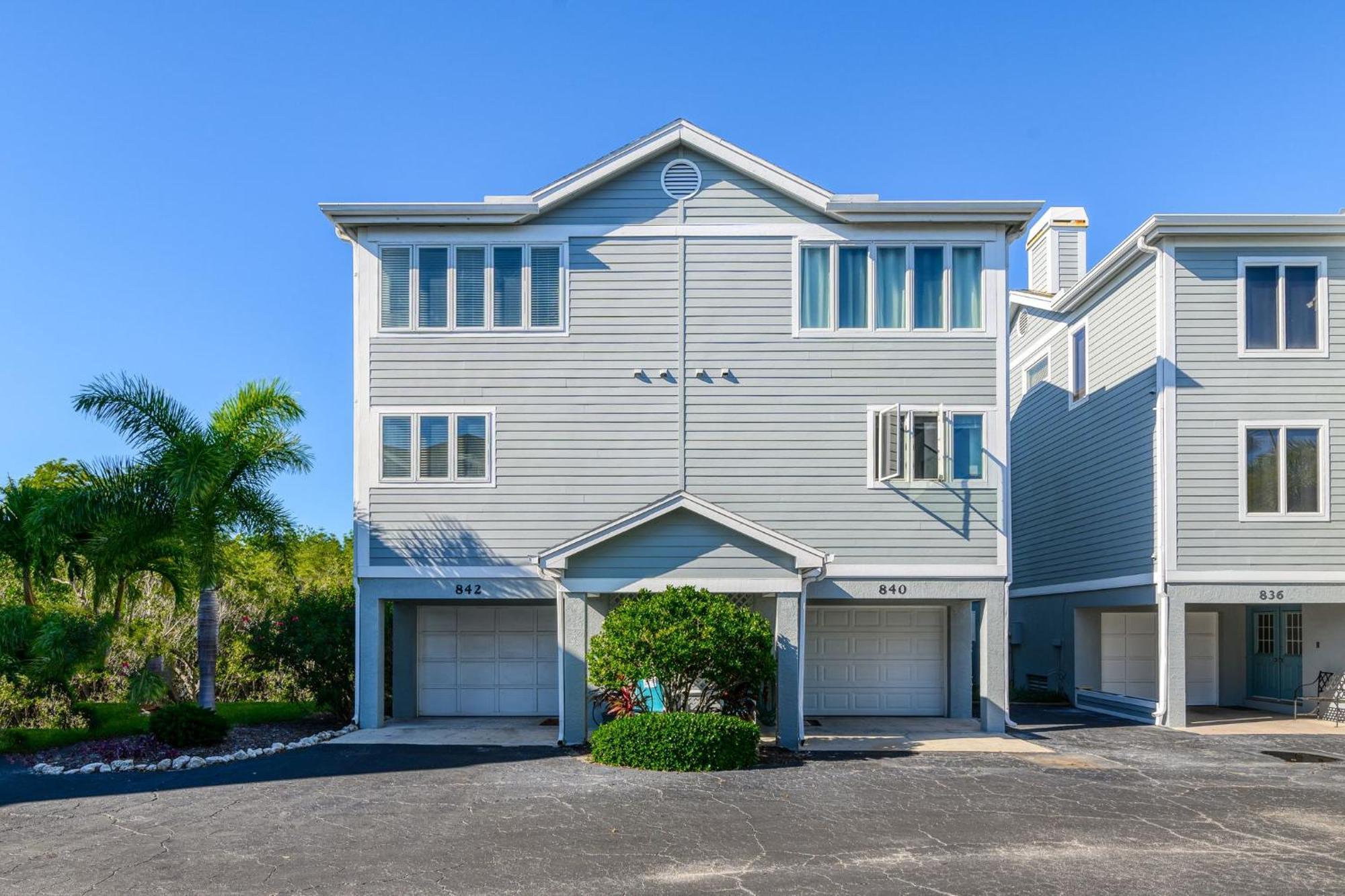 The Tree House! Beautiful Townhome In With Great Amenities Surrounded By Nature! Holiday home Longboat Key
