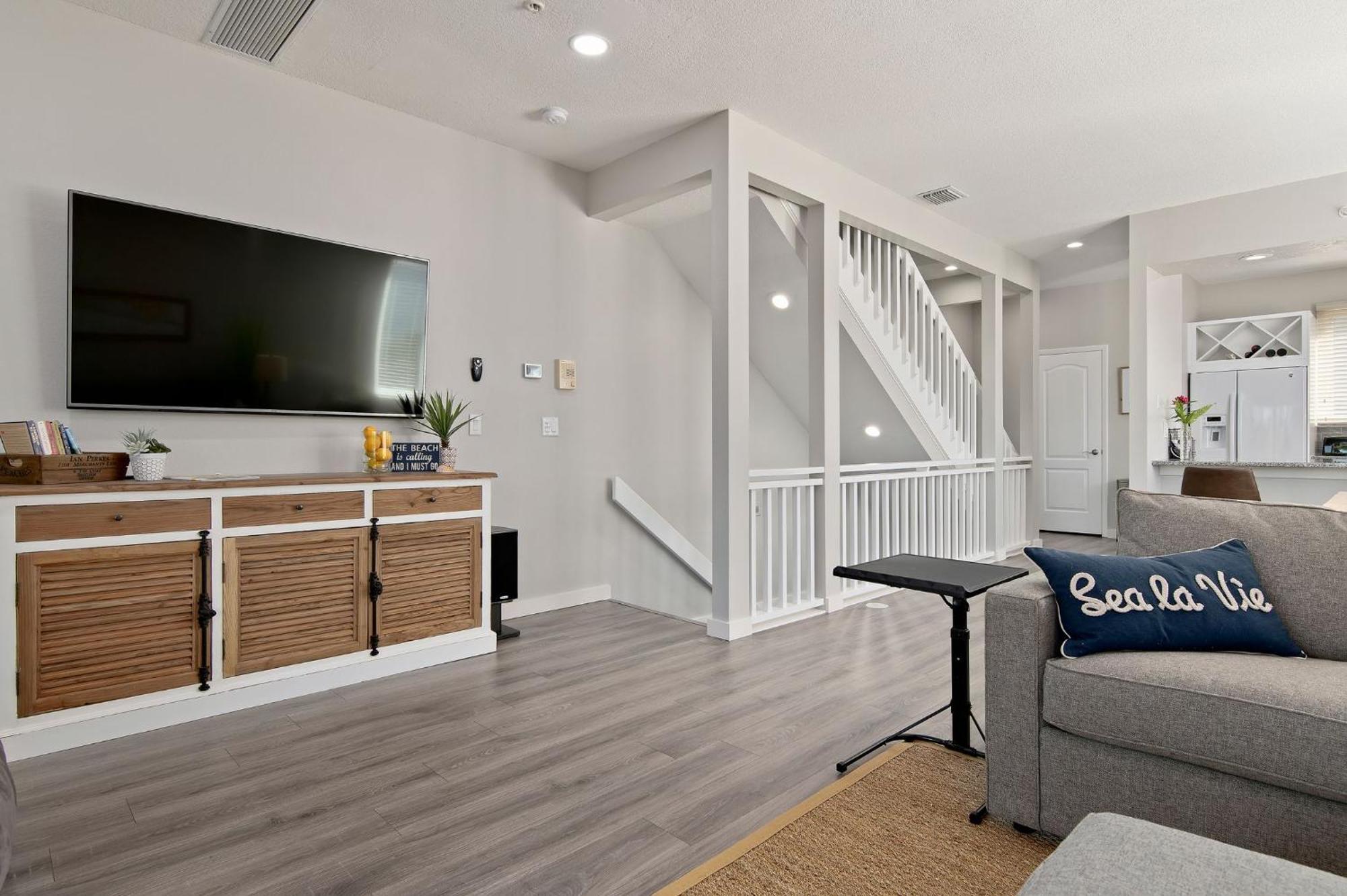 The Tree House! Beautiful Townhome In With Great Amenities Surrounded By Nature!