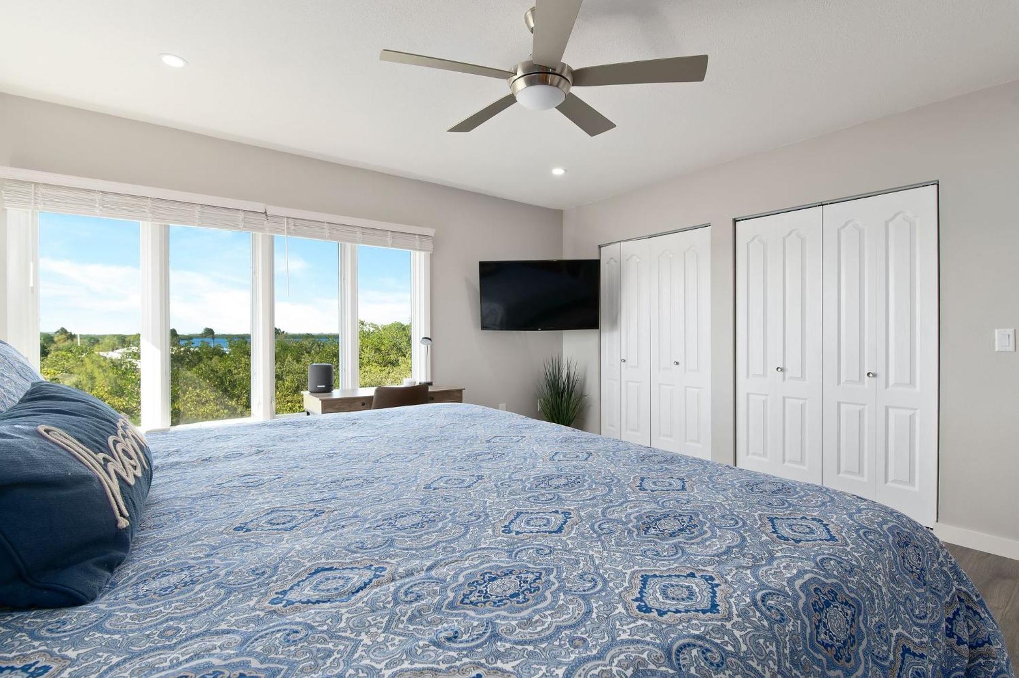 The Tree House! Beautiful Townhome In With Great Amenities Surrounded By Nature! * Longboat Key