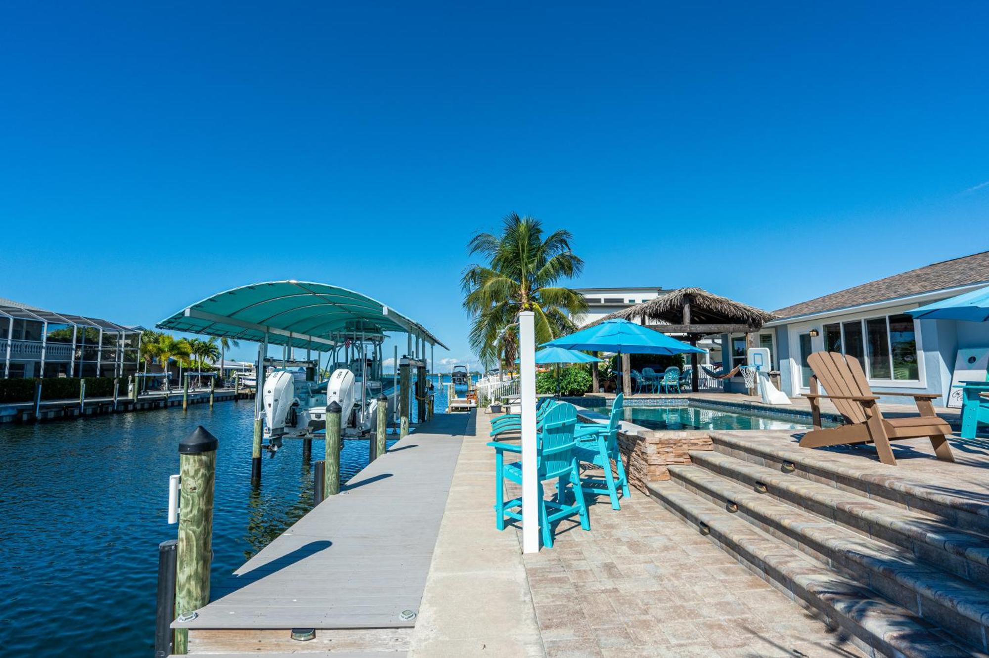 Holiday home Royal Palm Paradise! Waterfront, Private Pool & Hot Tub, Boat Dock! *